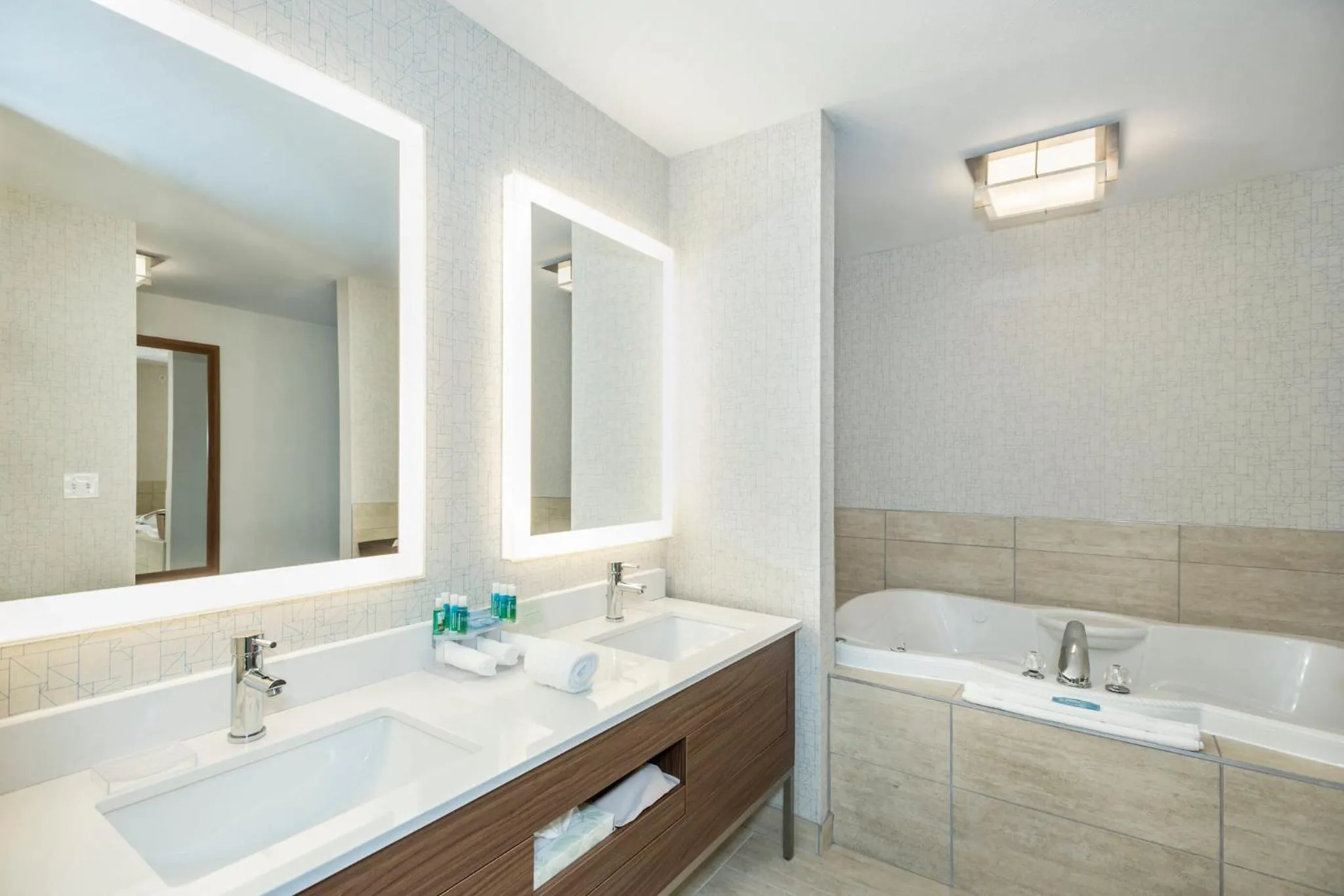 Hot Tub in Holiday Inn Express & Suites Medicine Hat by IHG