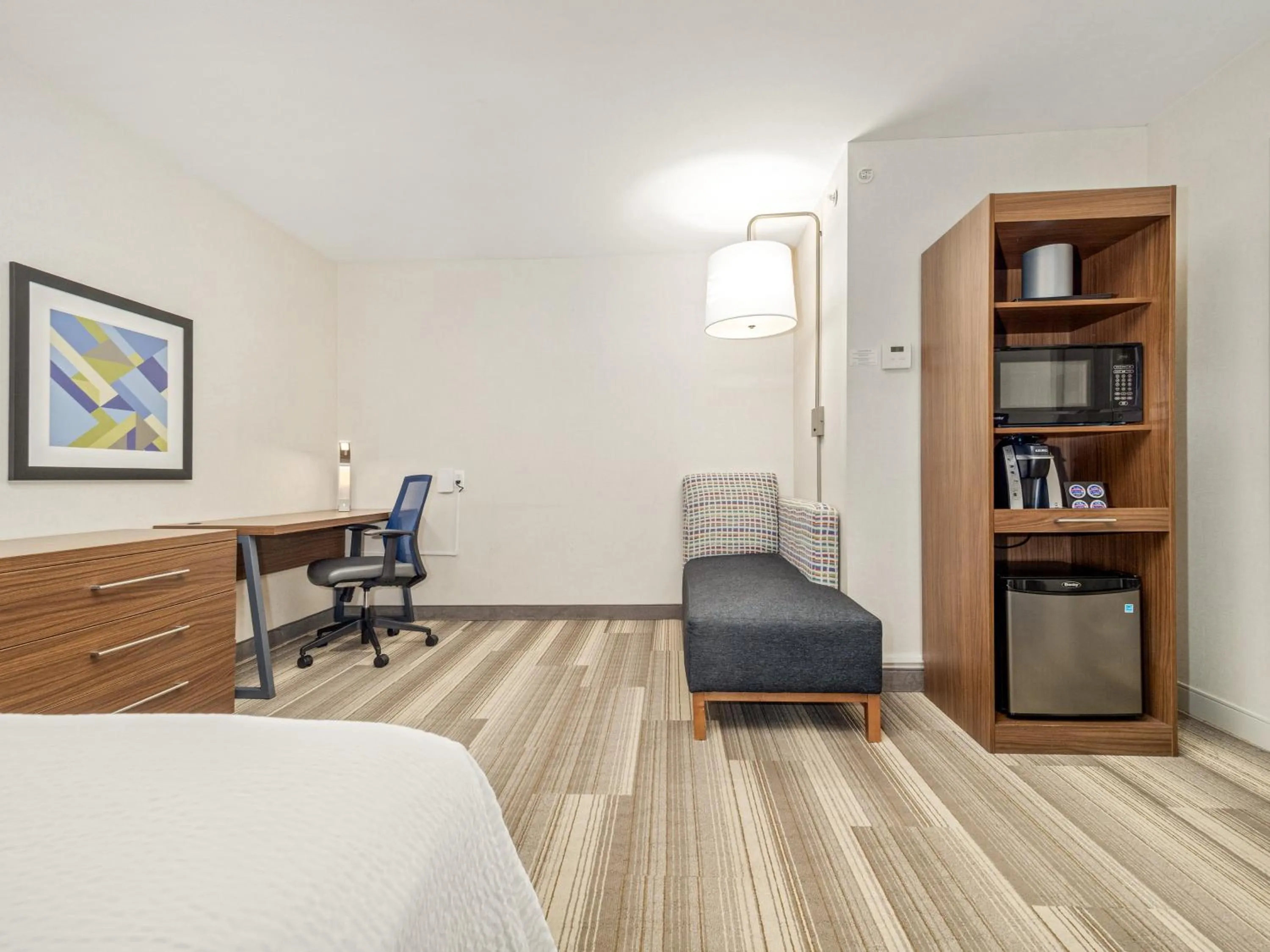 Photo of the whole room, Bed in Holiday Inn Express & Suites Medicine Hat by IHG