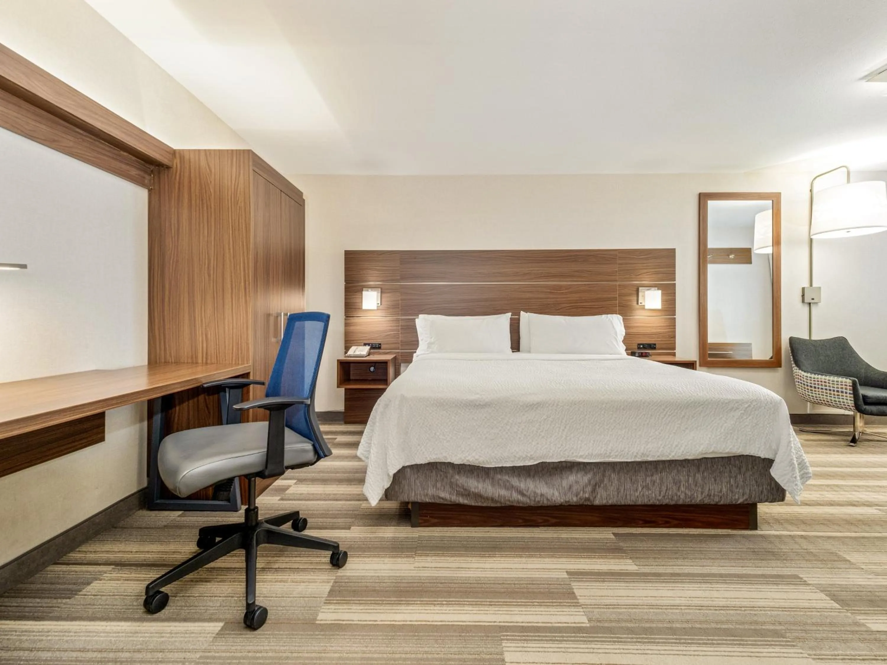 Photo of the whole room, Bed in Holiday Inn Express & Suites Medicine Hat by IHG