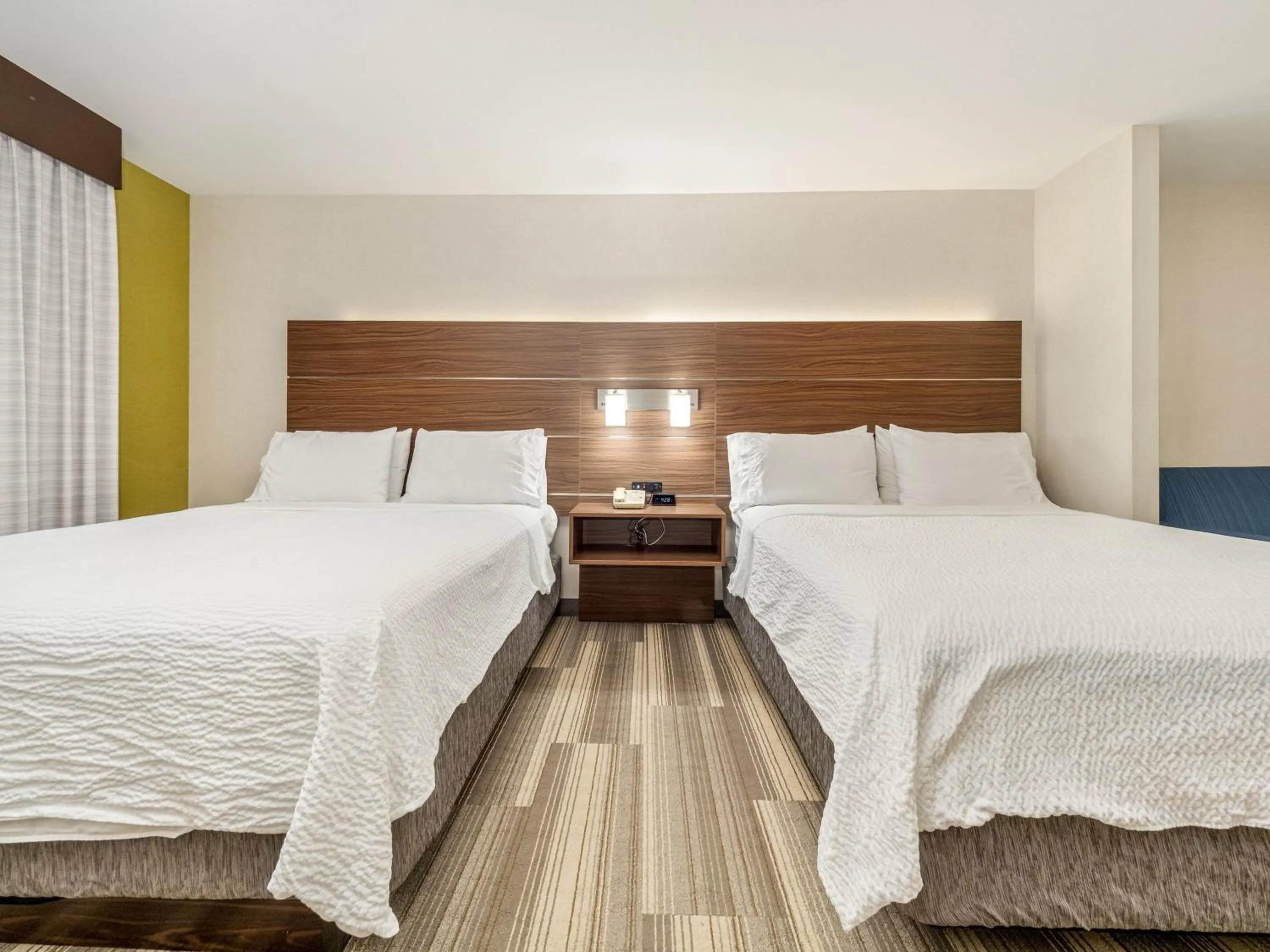 Photo of the whole room, Bed in Holiday Inn Express & Suites Medicine Hat by IHG