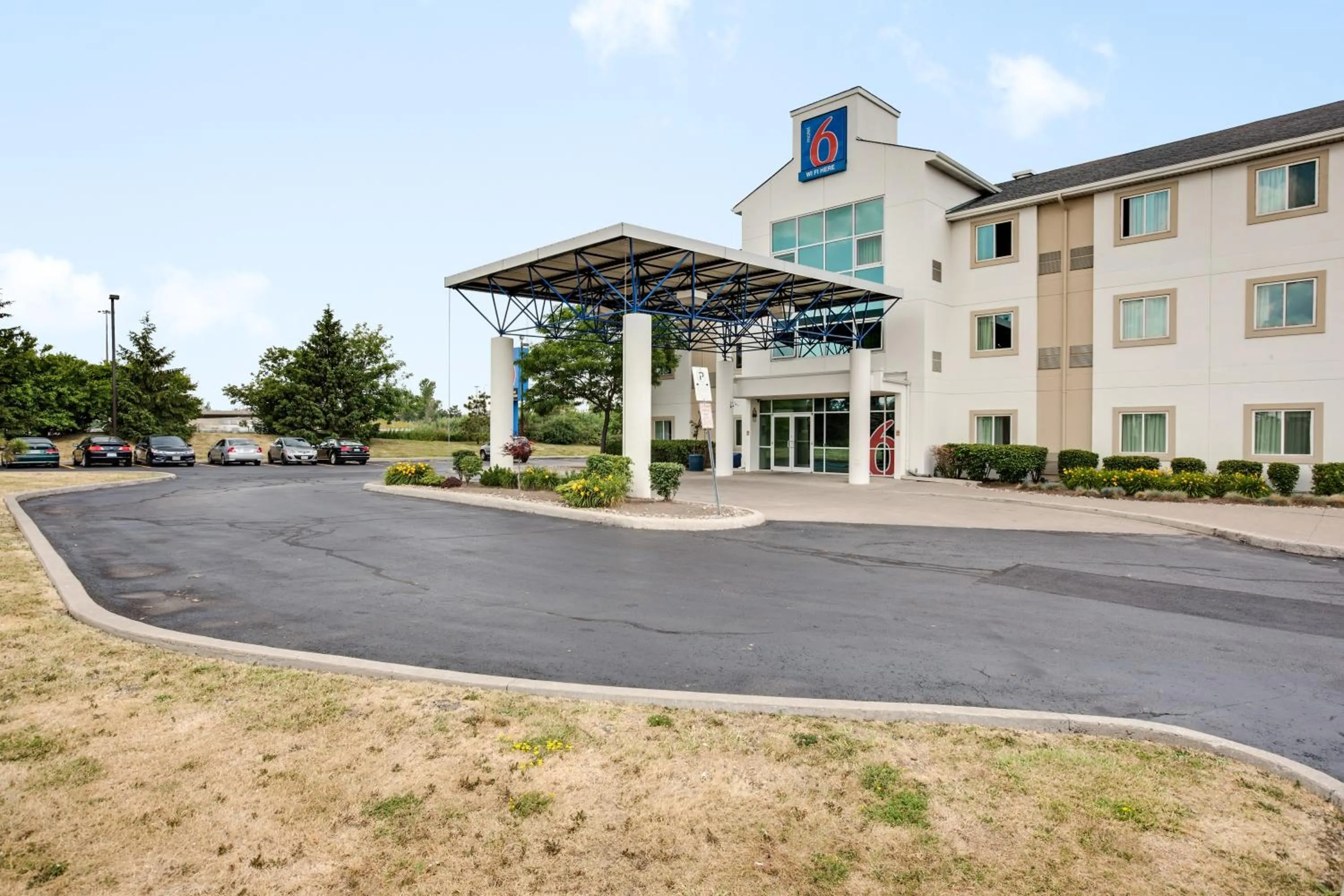 Facade/entrance in Motel 6-Brampton, ON - Toronto