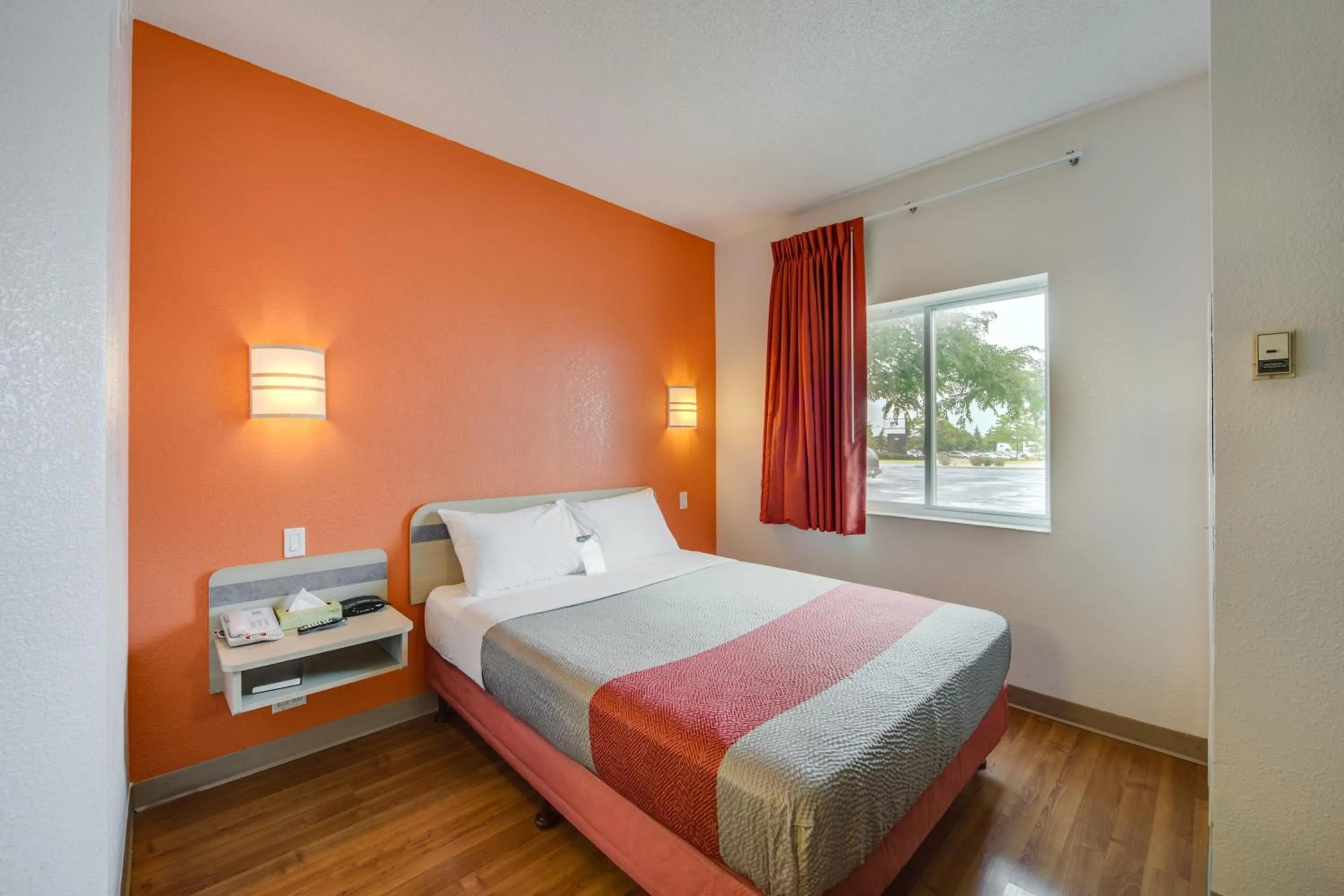 Bedroom in Motel 6-Brampton, ON - Toronto