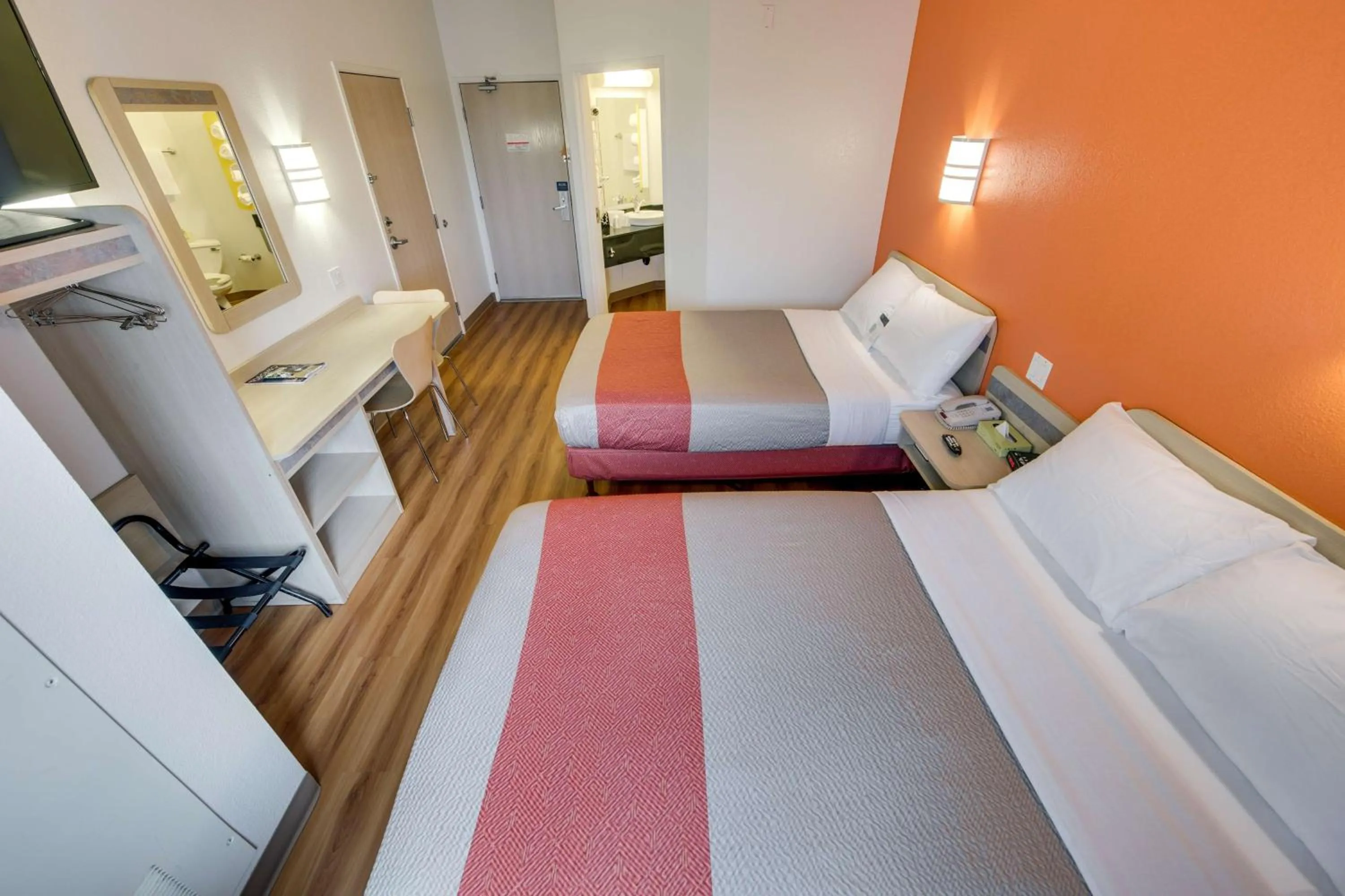 TV and multimedia in Motel 6-Brampton, ON - Toronto