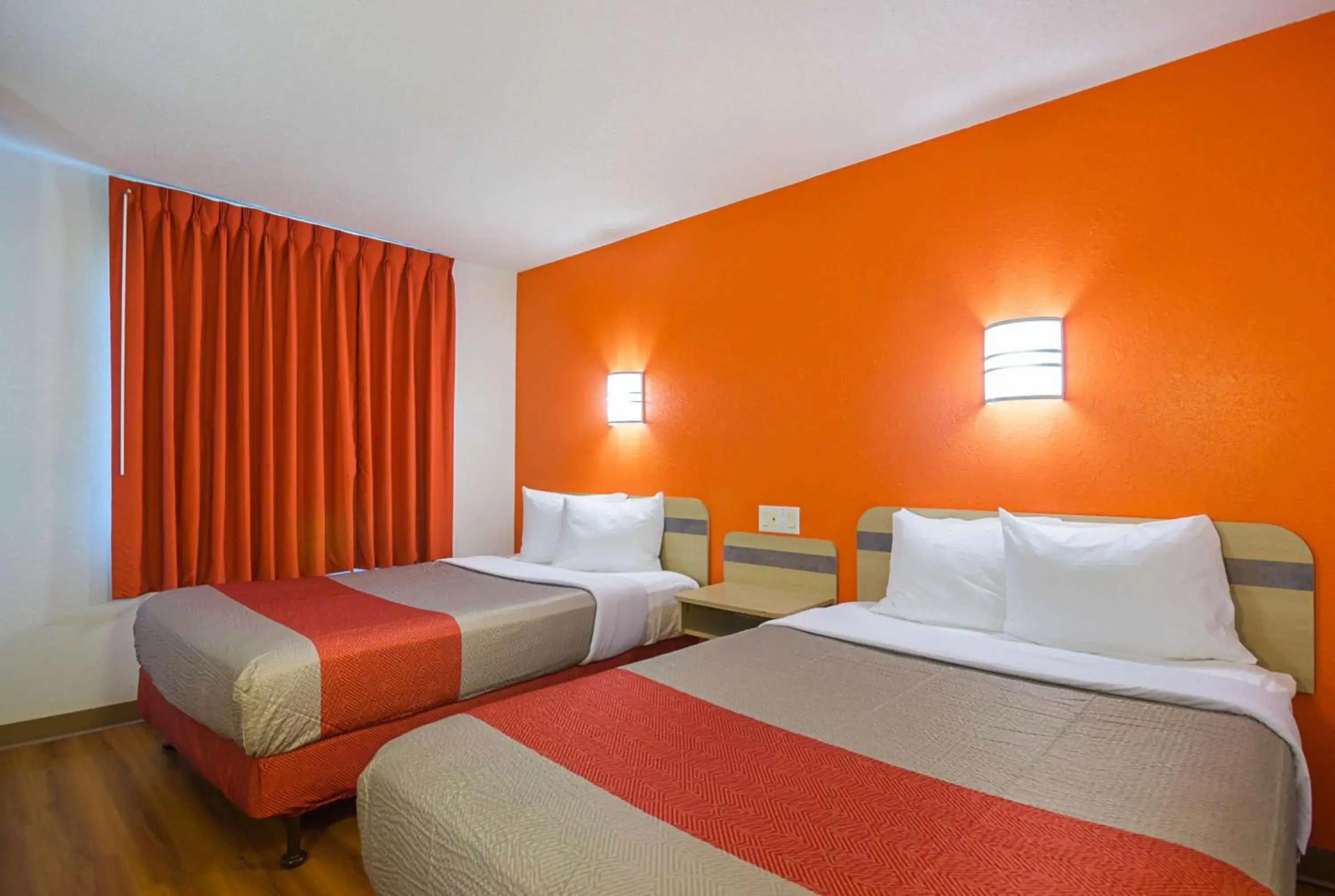 Bedroom, Bed in Motel 6-Whitby, ON - Toronto East Bedroom, Bed in Motel 6-Whitby, ON - Toronto East