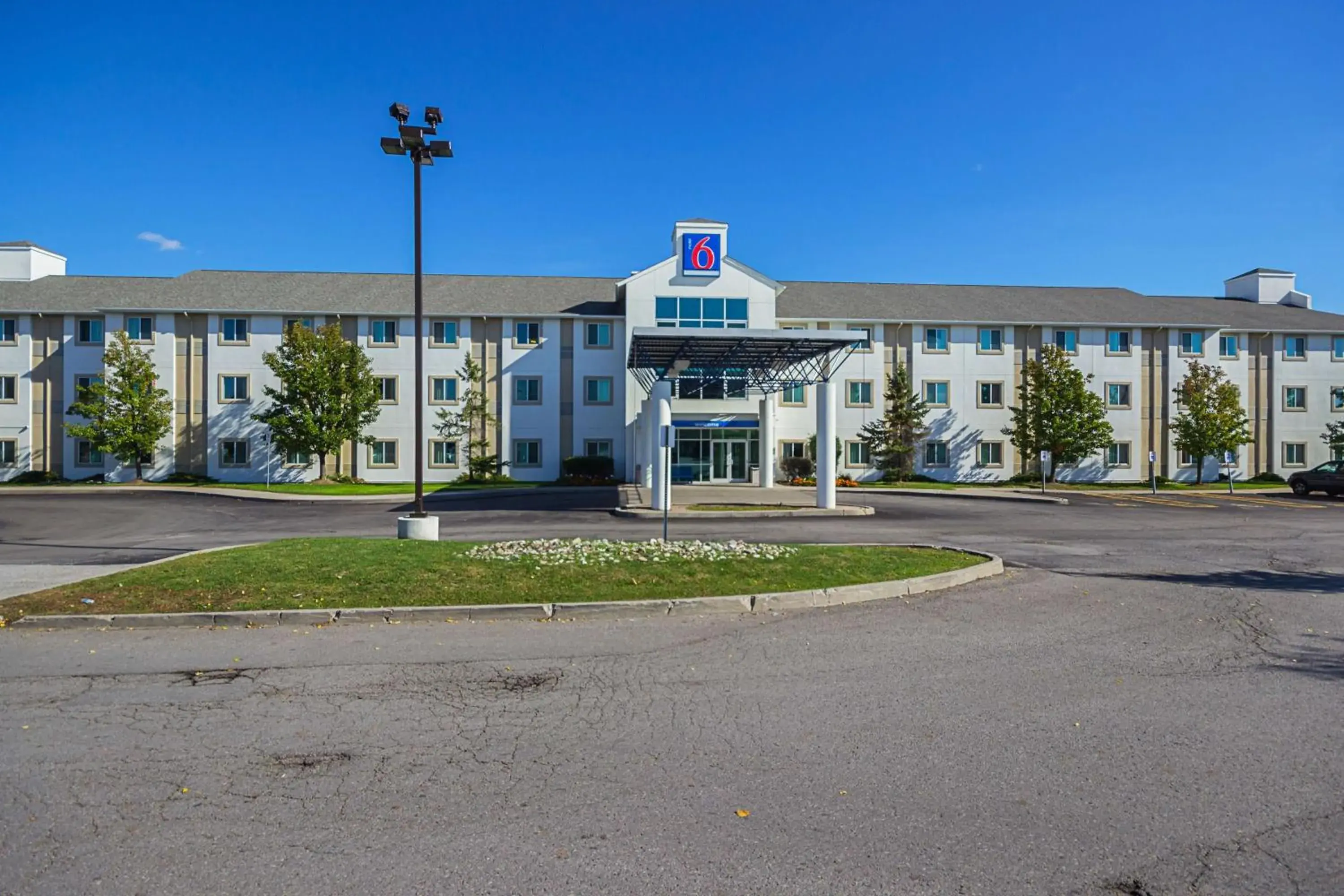 Property building in Motel 6-Whitby, ON - Toronto East Property building in Motel 6-Whitby, ON - Toronto East