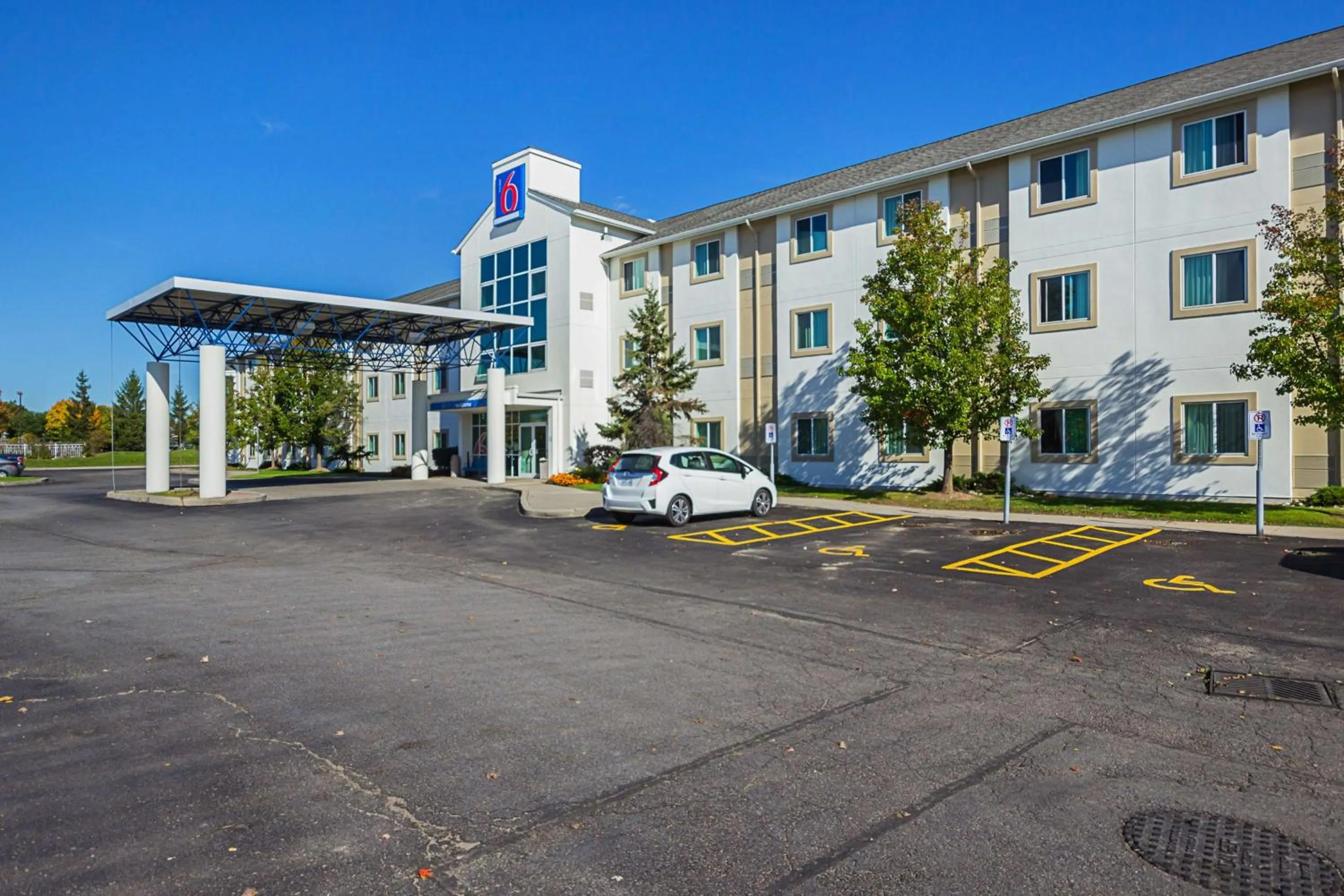 Property building in Motel 6-Whitby, ON - Toronto East