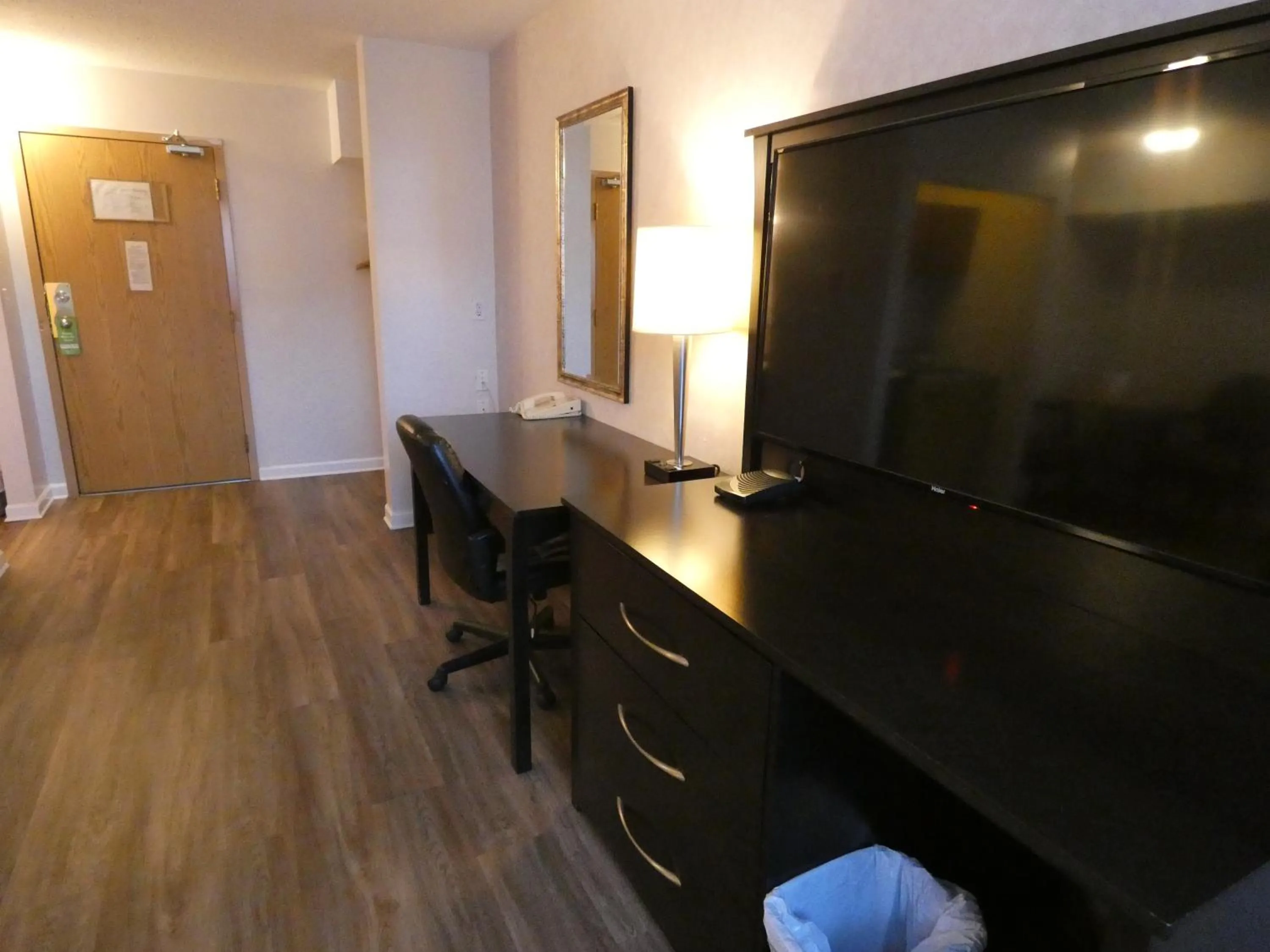 TV and multimedia in Dilworth Inn Kelowna