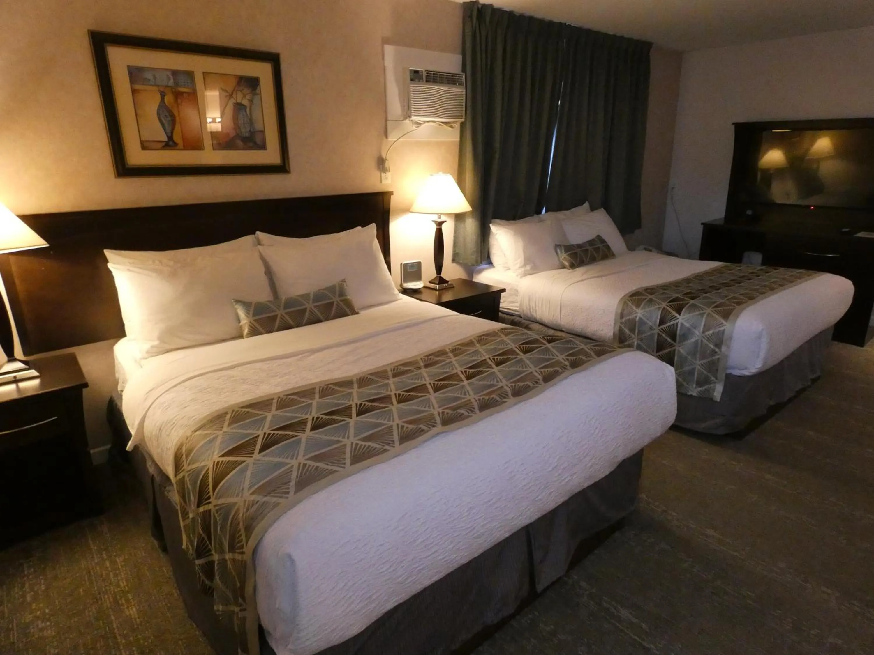 Bed in Dilworth Inn Kelowna