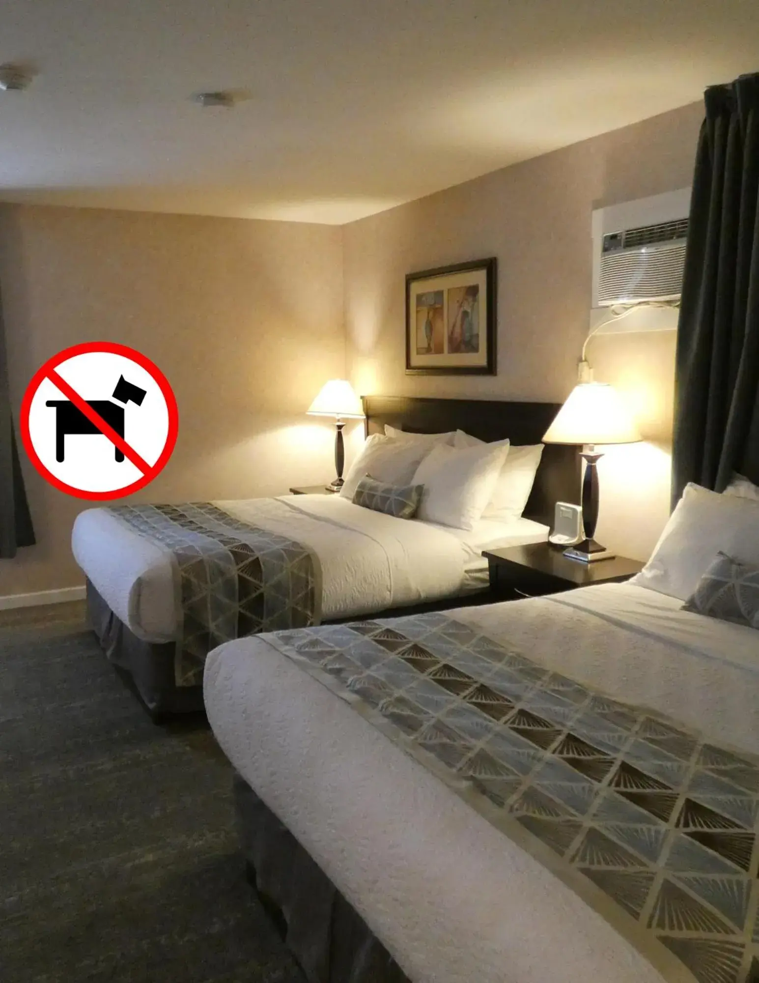 2 Queen Room with Kitchenette (Non-Pet Friendly) in Dilworth Inn Kelowna 2 Queen Room with Kitchenette (Non-Pet Friendly) in Dilworth Inn Kelowna