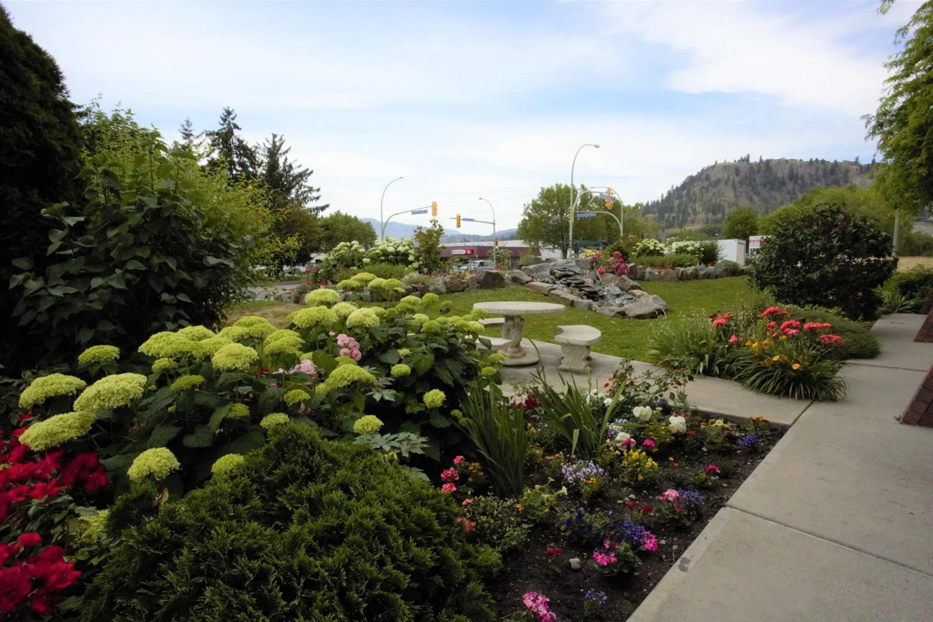 Garden in Dilworth Inn Kelowna