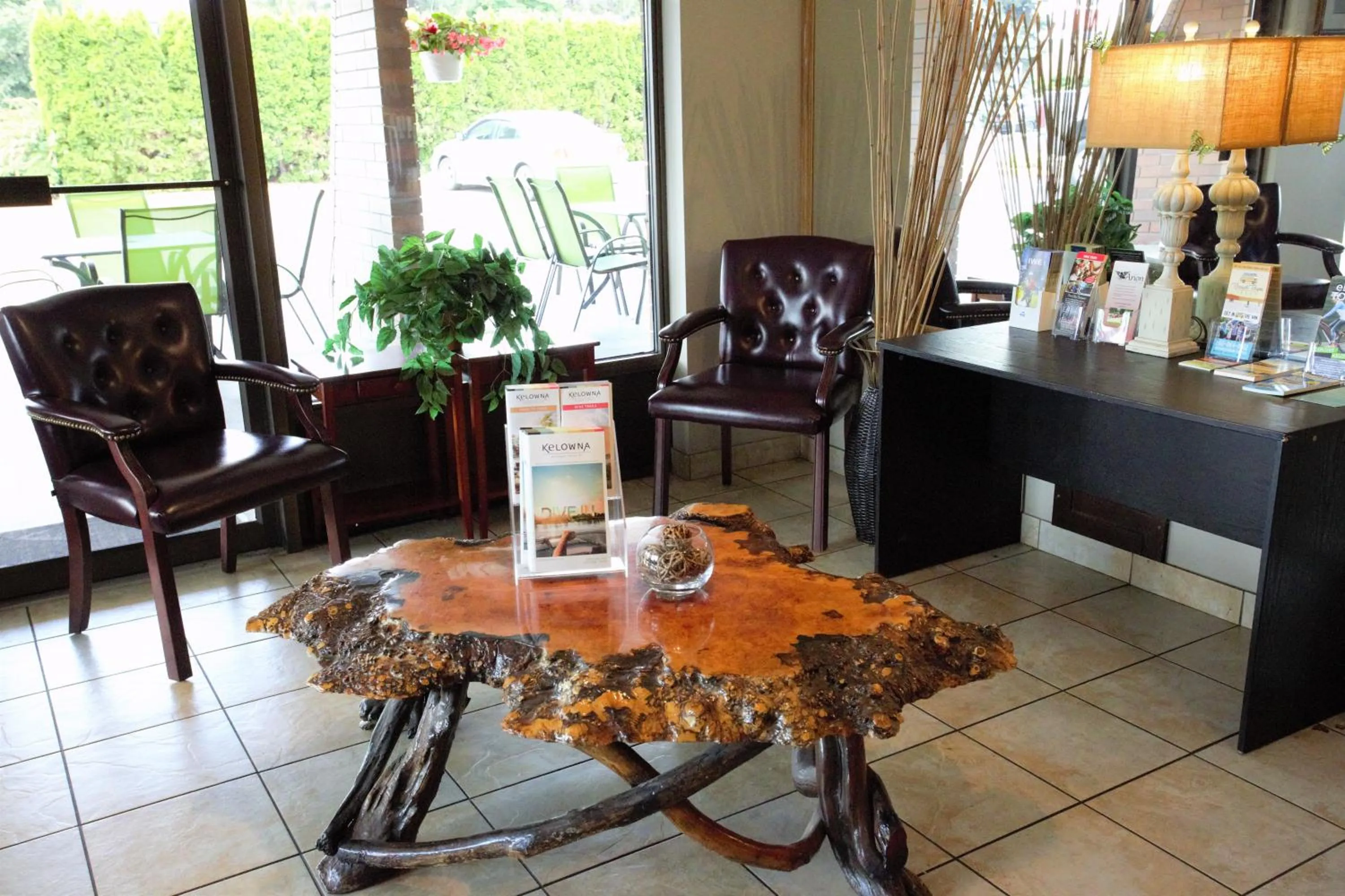 Lobby or reception in Dilworth Inn Kelowna