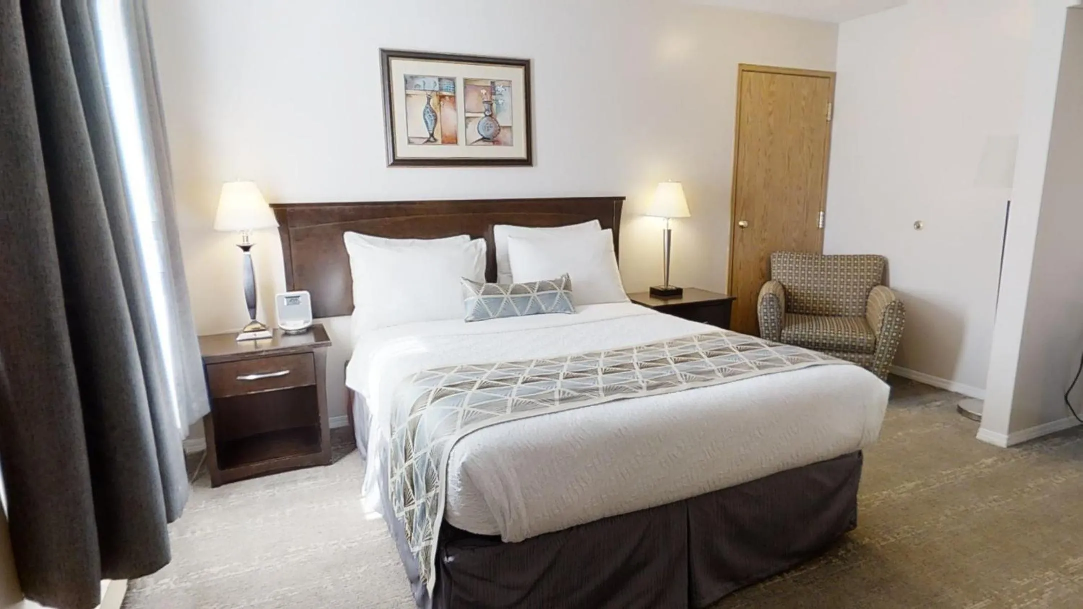 Bedroom, Bed in Dilworth Inn Kelowna