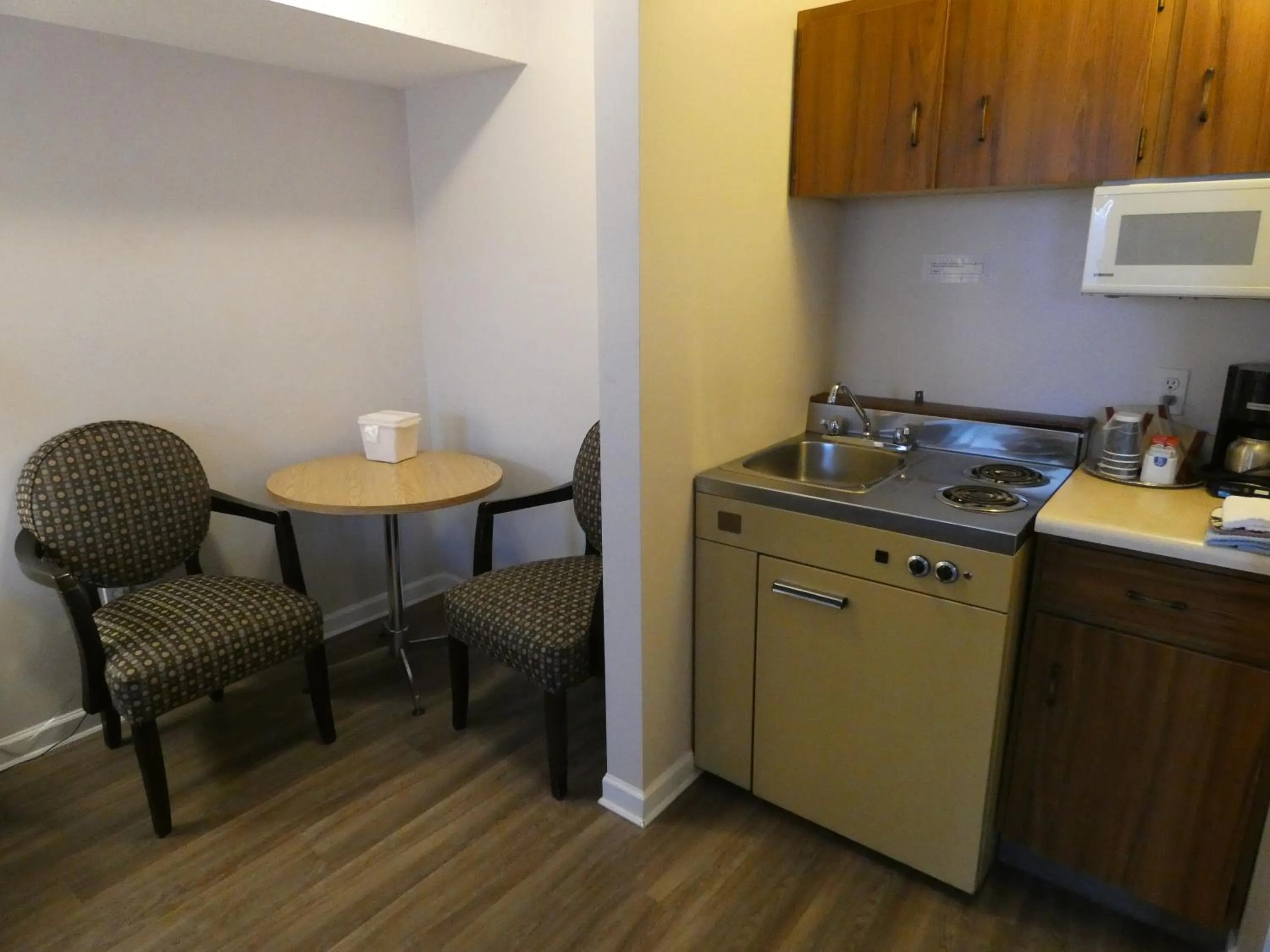Kitchen or kitchenette in Dilworth Inn Kelowna