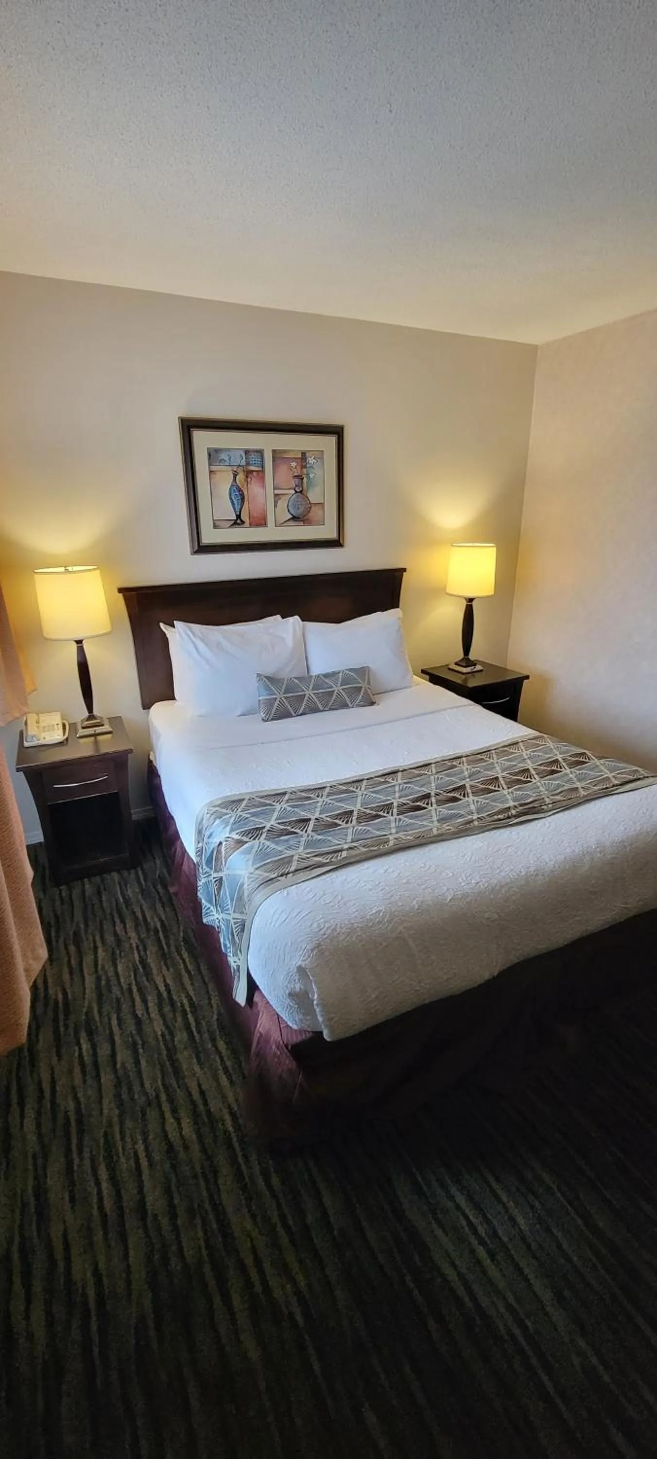 Standard Room, 1 Queen Bed (Non-Pet Friendly) in Recreation Inn and Suites Kelowna