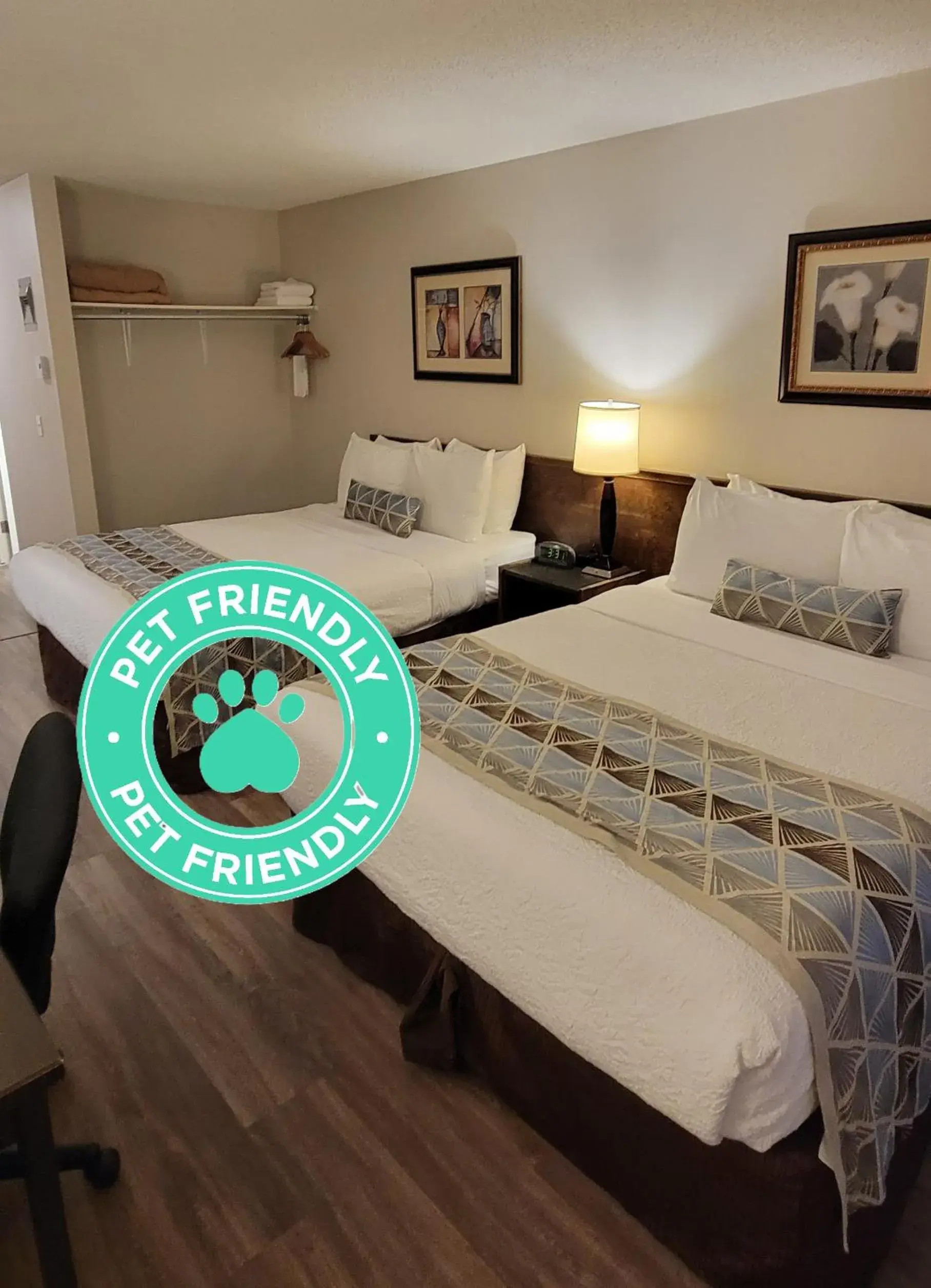 Bed in Recreation Inn and Suites Kelowna Bed in Recreation Inn and Suites Kelowna