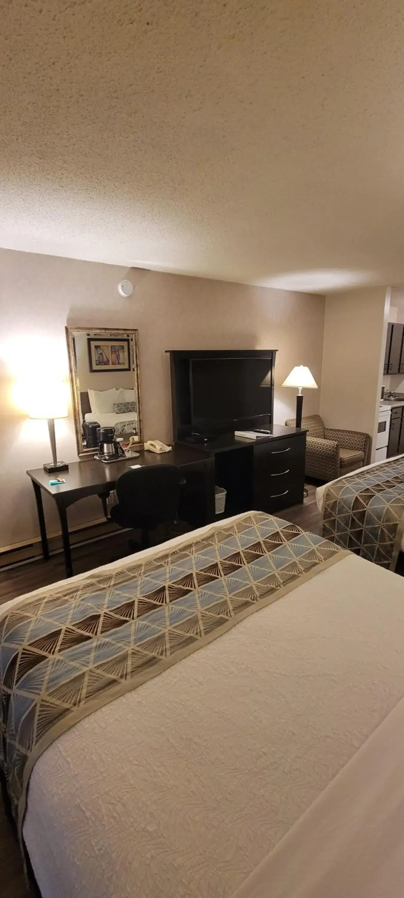 Bed in Recreation Inn and Suites Kelowna Bed in Recreation Inn and Suites Kelowna