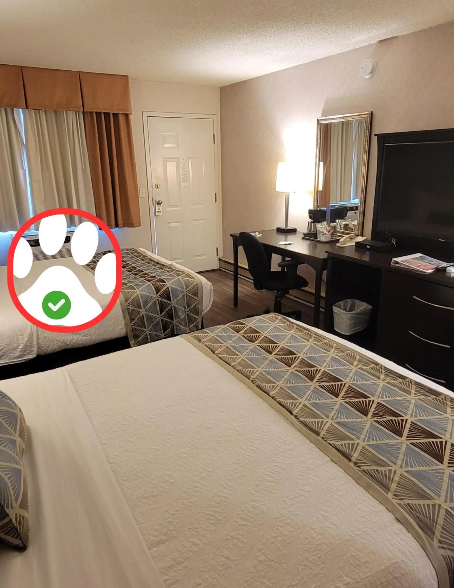 Standard Room, 2 Queens with Kitchenette (Pet Friendly) in Recreation Inn and Suites Kelowna