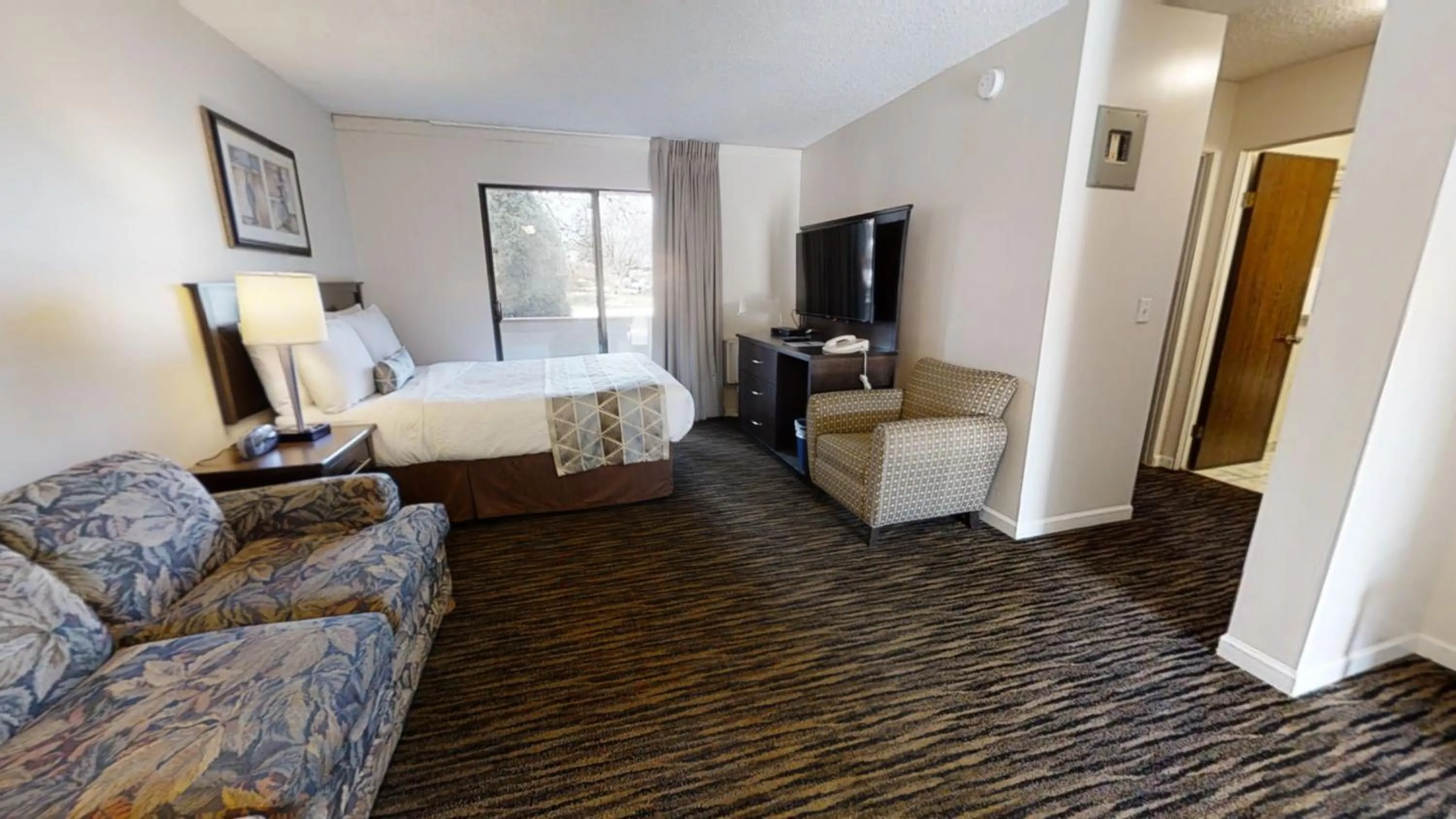 Bed in Recreation Inn and Suites Kelowna