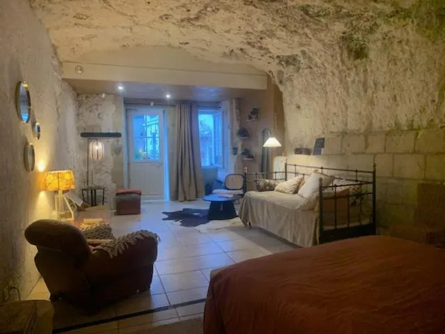 Bed in Les Troglos de la Tufolière