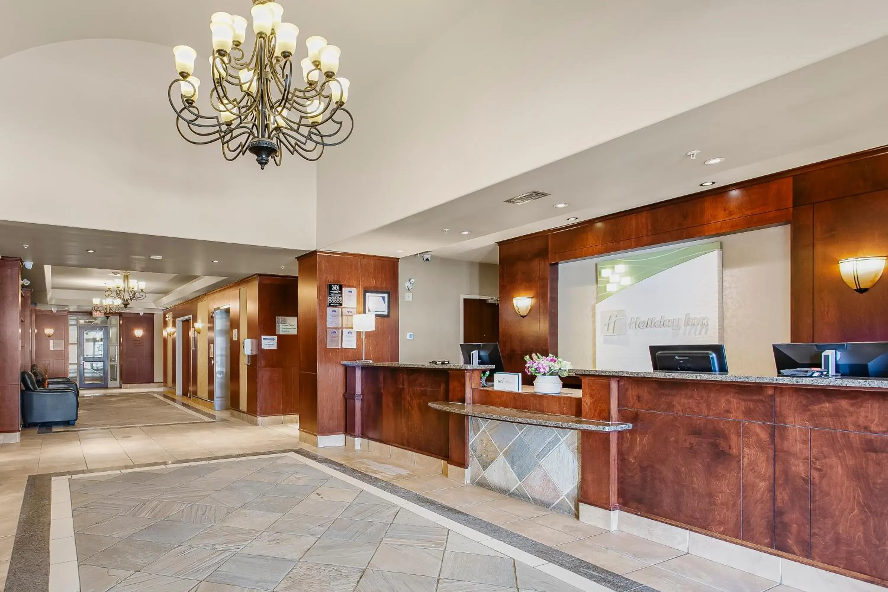 Lobby or reception in Holiday Inn & Suites Lloydminster by IHG Lobby or reception in Holiday Inn & Suites Lloydminster by IHG