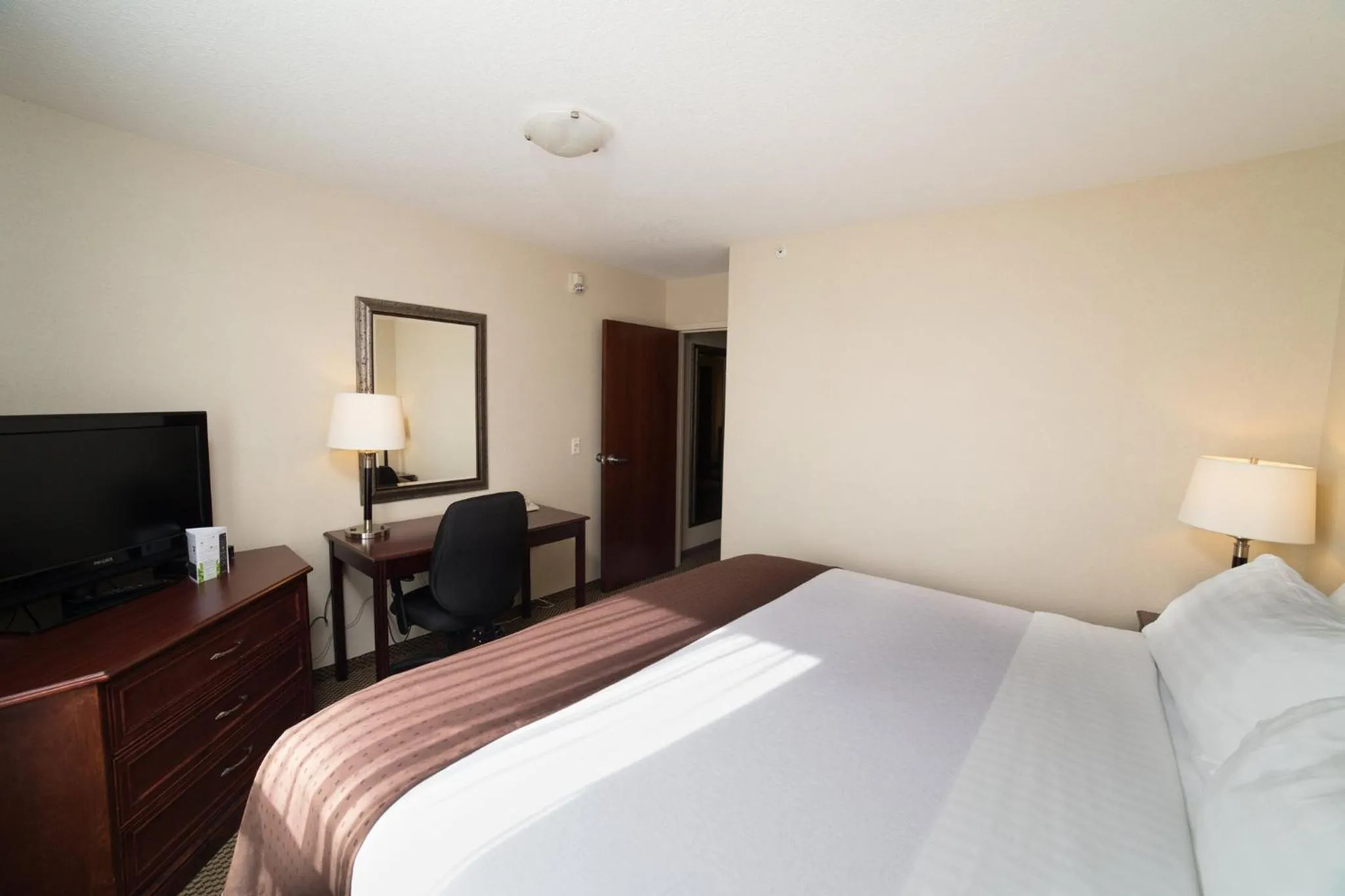 Photo of the whole room, Bed in Holiday Inn & Suites Lloydminster by IHG