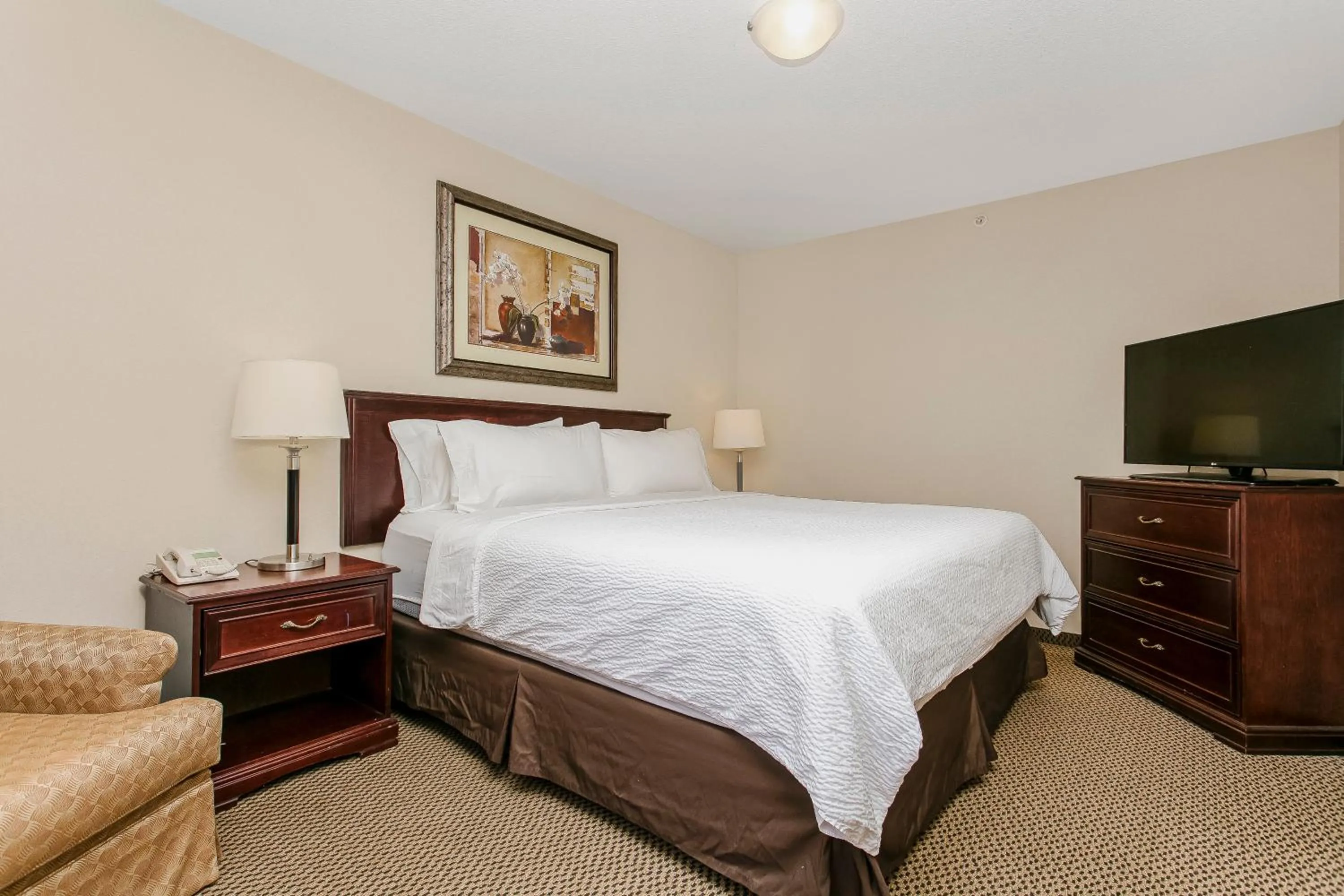 Bed in Holiday Inn & Suites Lloydminster by IHG