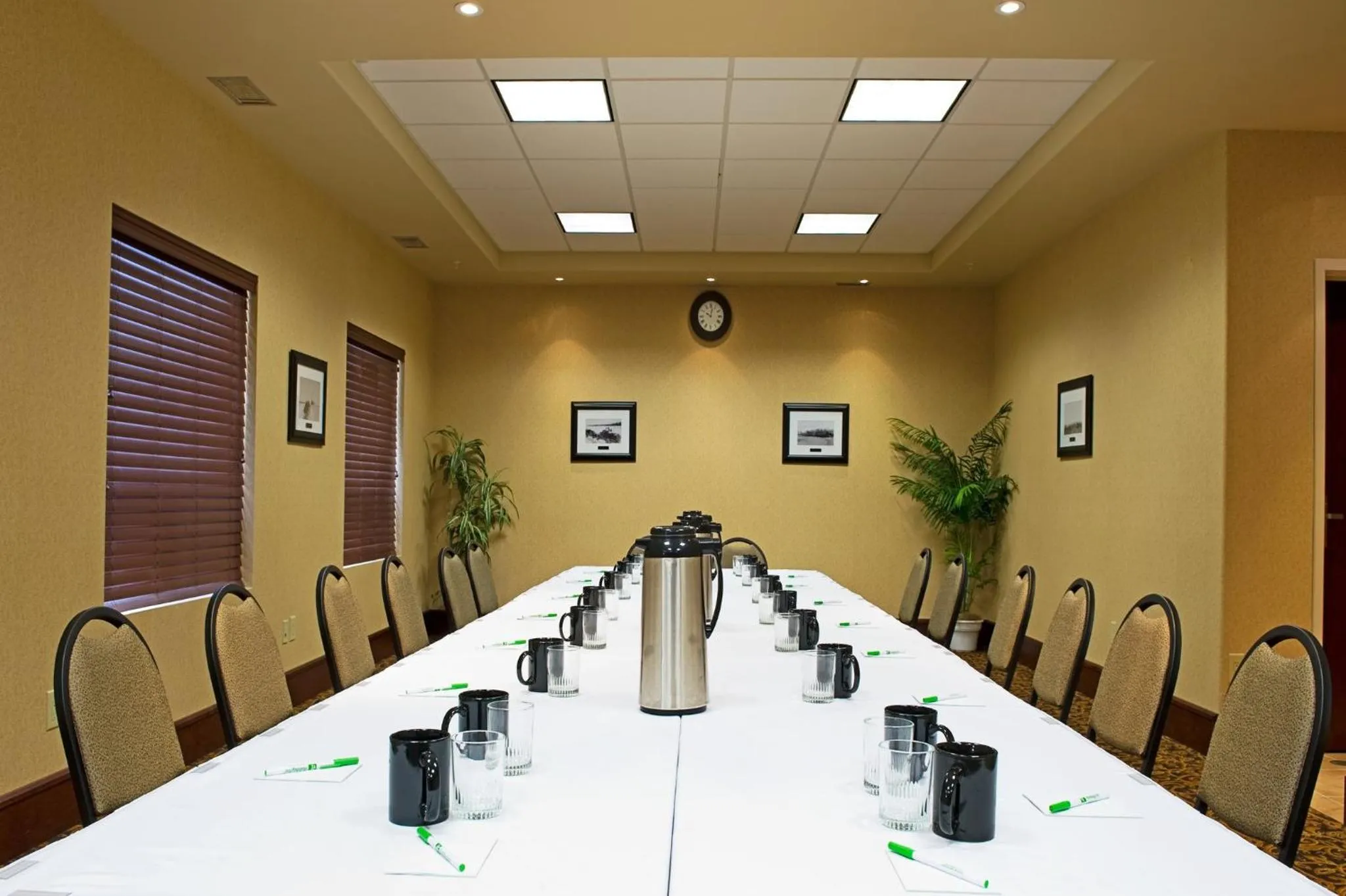 Meeting/conference room in Holiday Inn & Suites Lloydminster by IHG