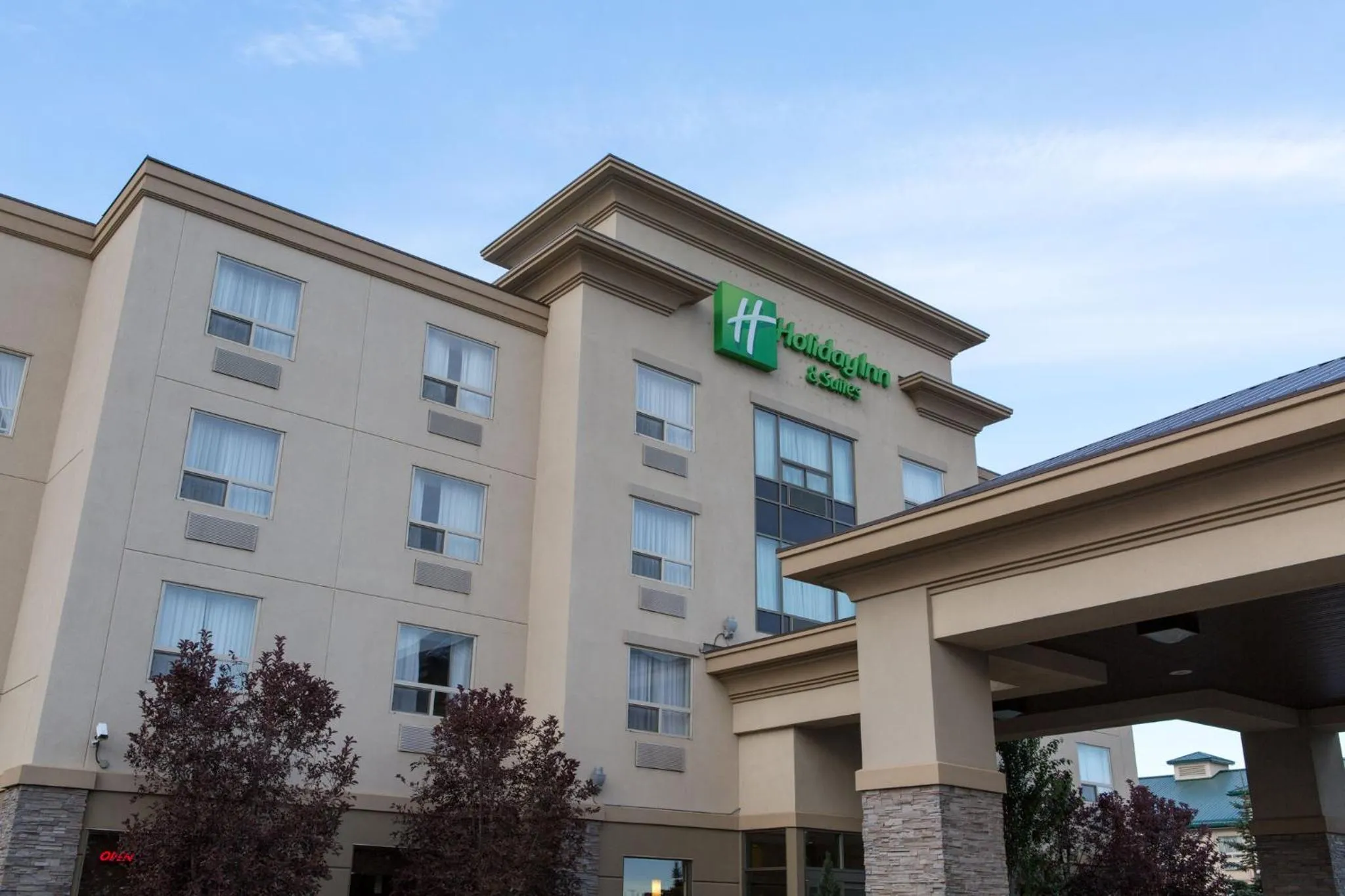 Property building in Holiday Inn & Suites Lloydminster by IHG