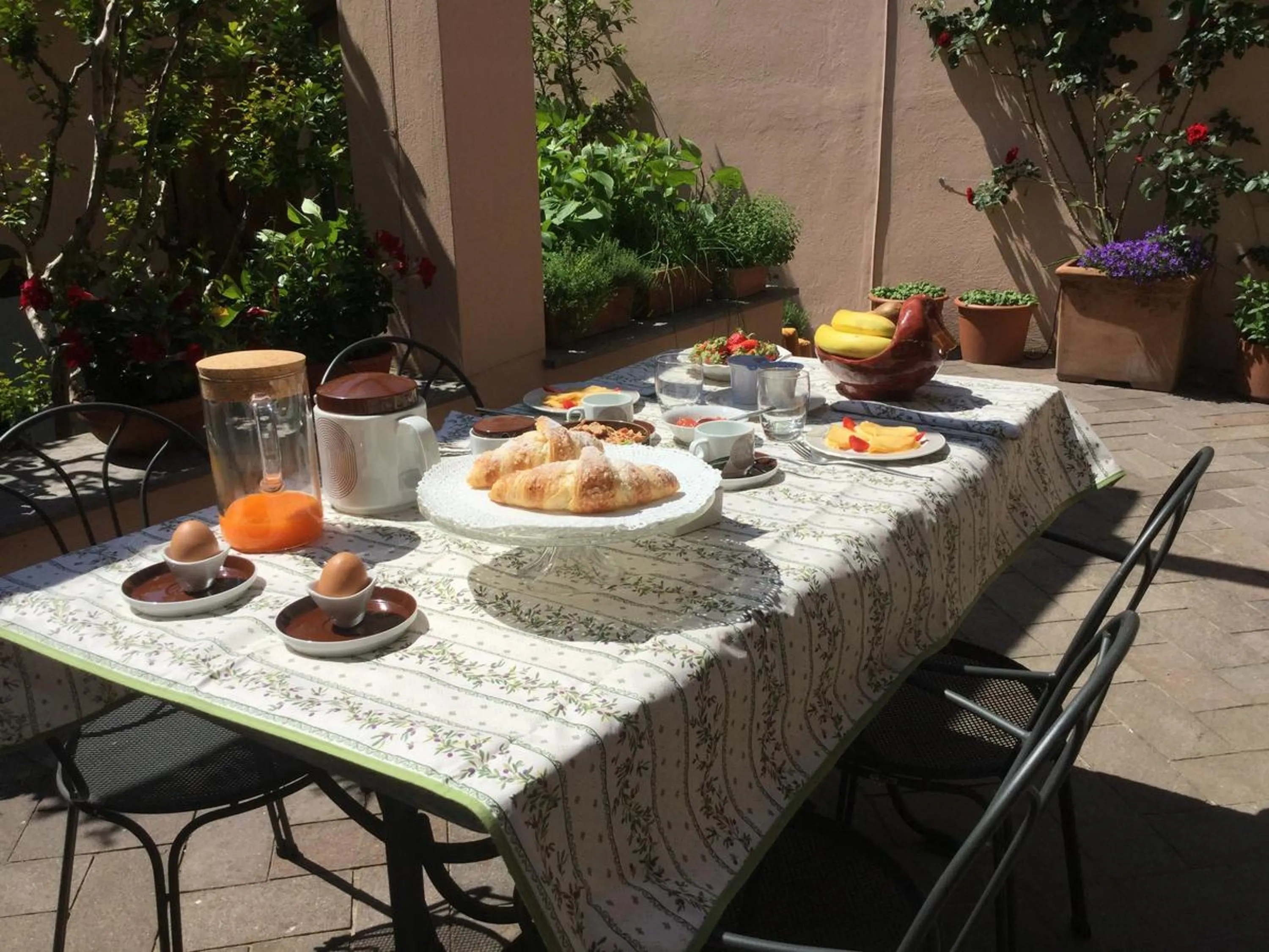 Continental breakfast in B&B Pescarenico