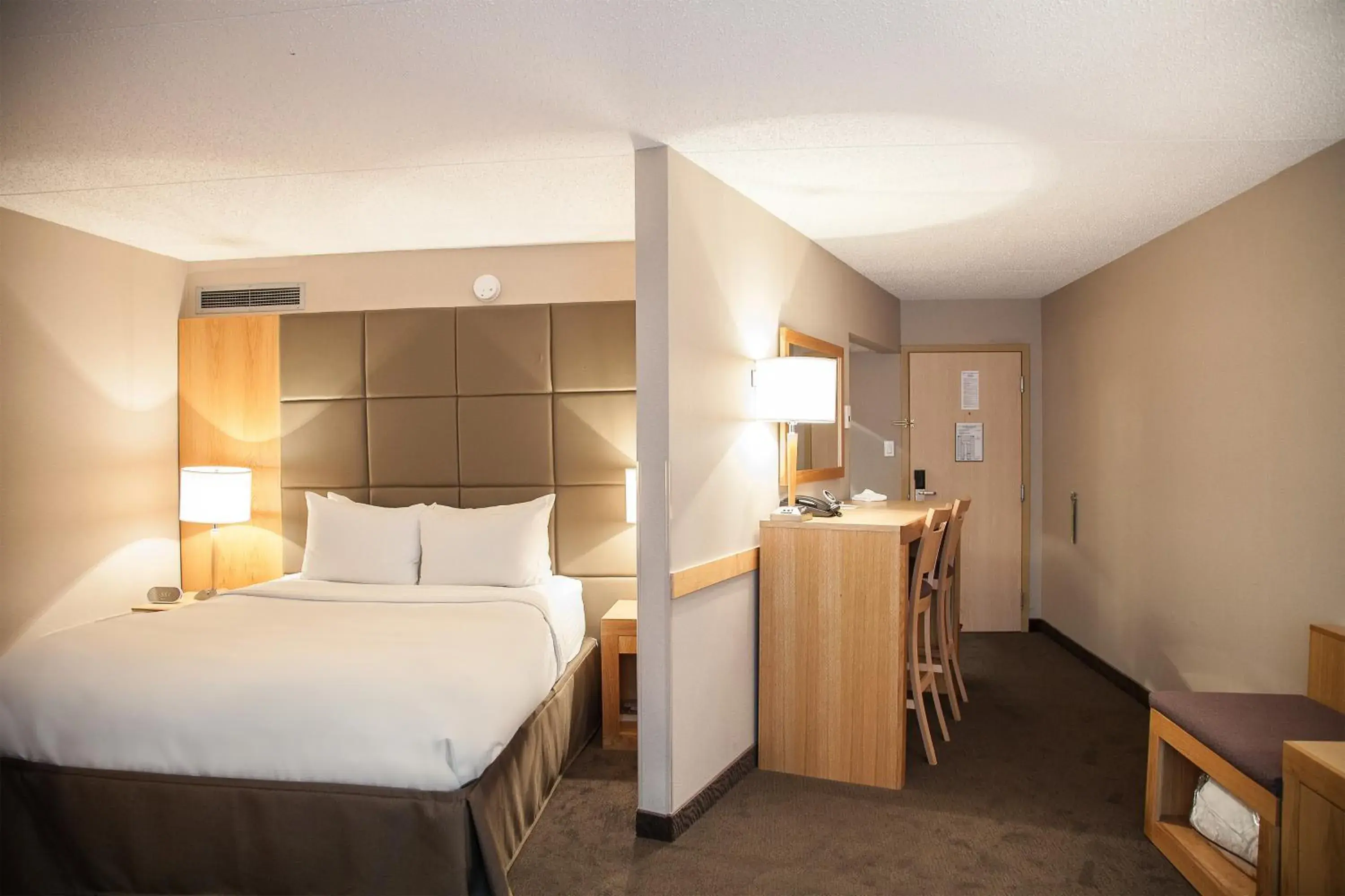 King Studio in iHOTEL & Conference Centre Red Deer King Studio in iHOTEL & Conference Centre Red Deer