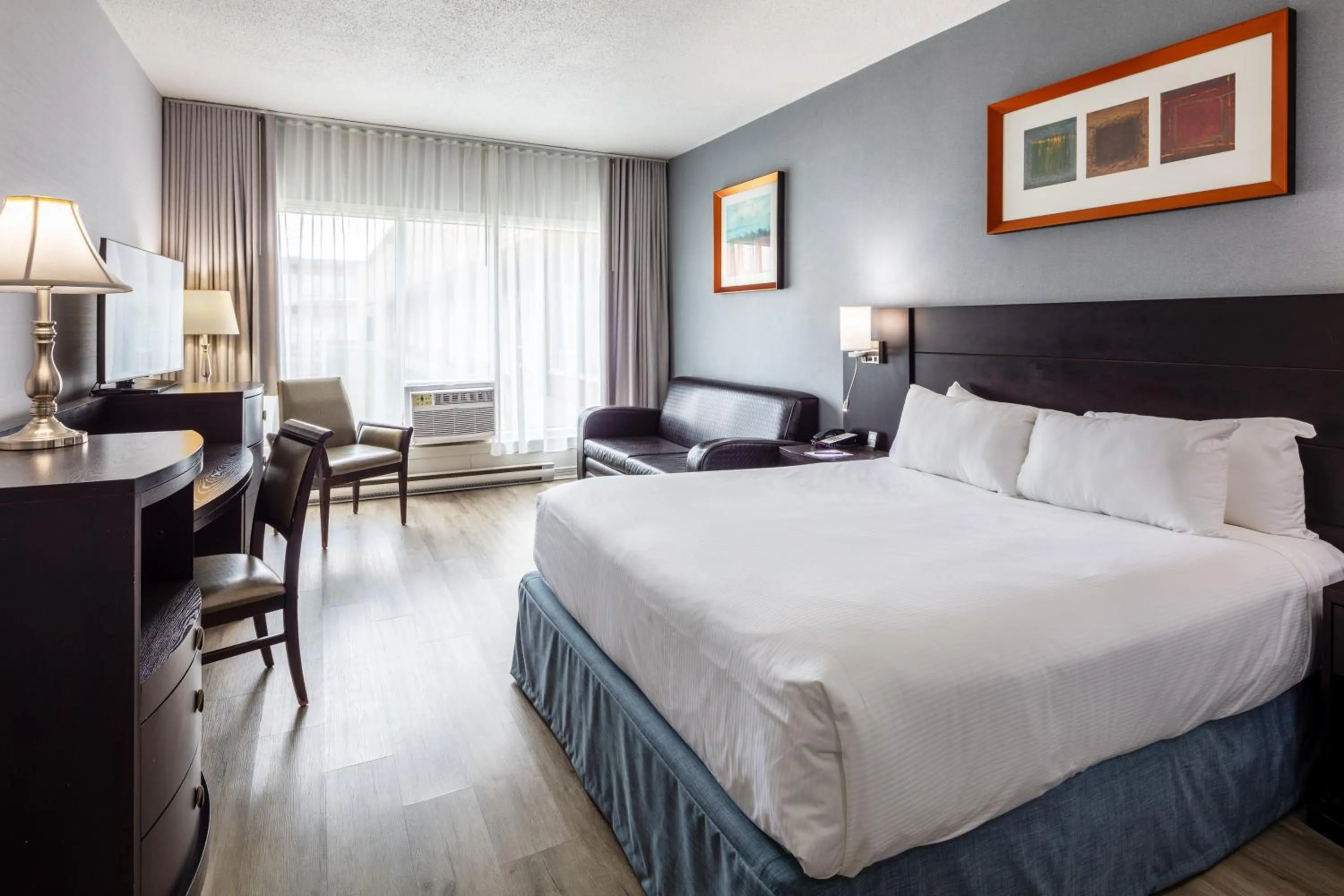 Bedroom, Bed in Auberge Royal Versailles