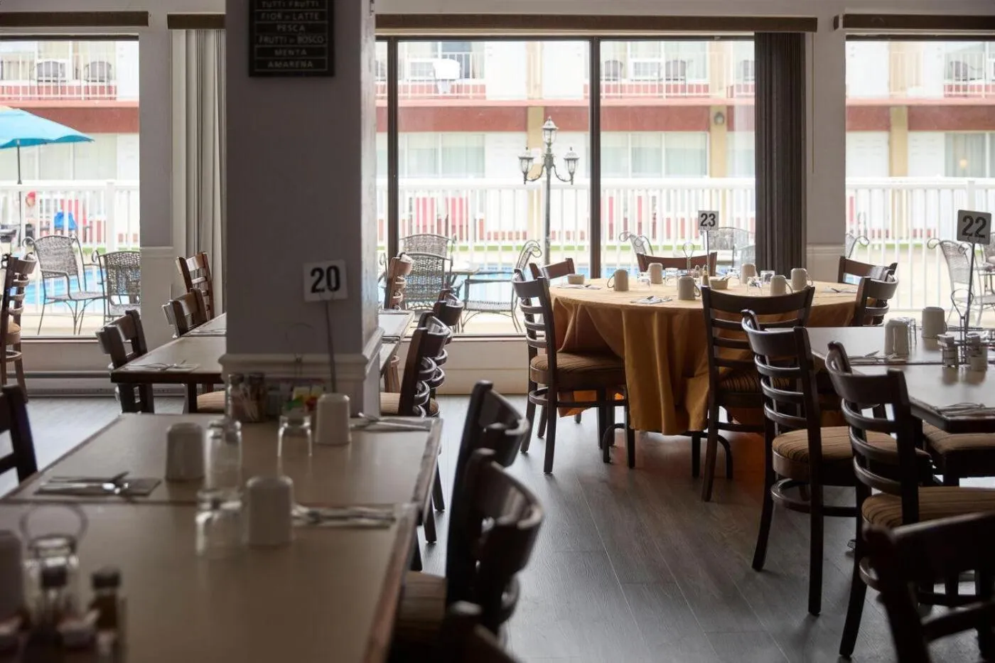 Restaurant/places to eat in Auberge Royal Versailles