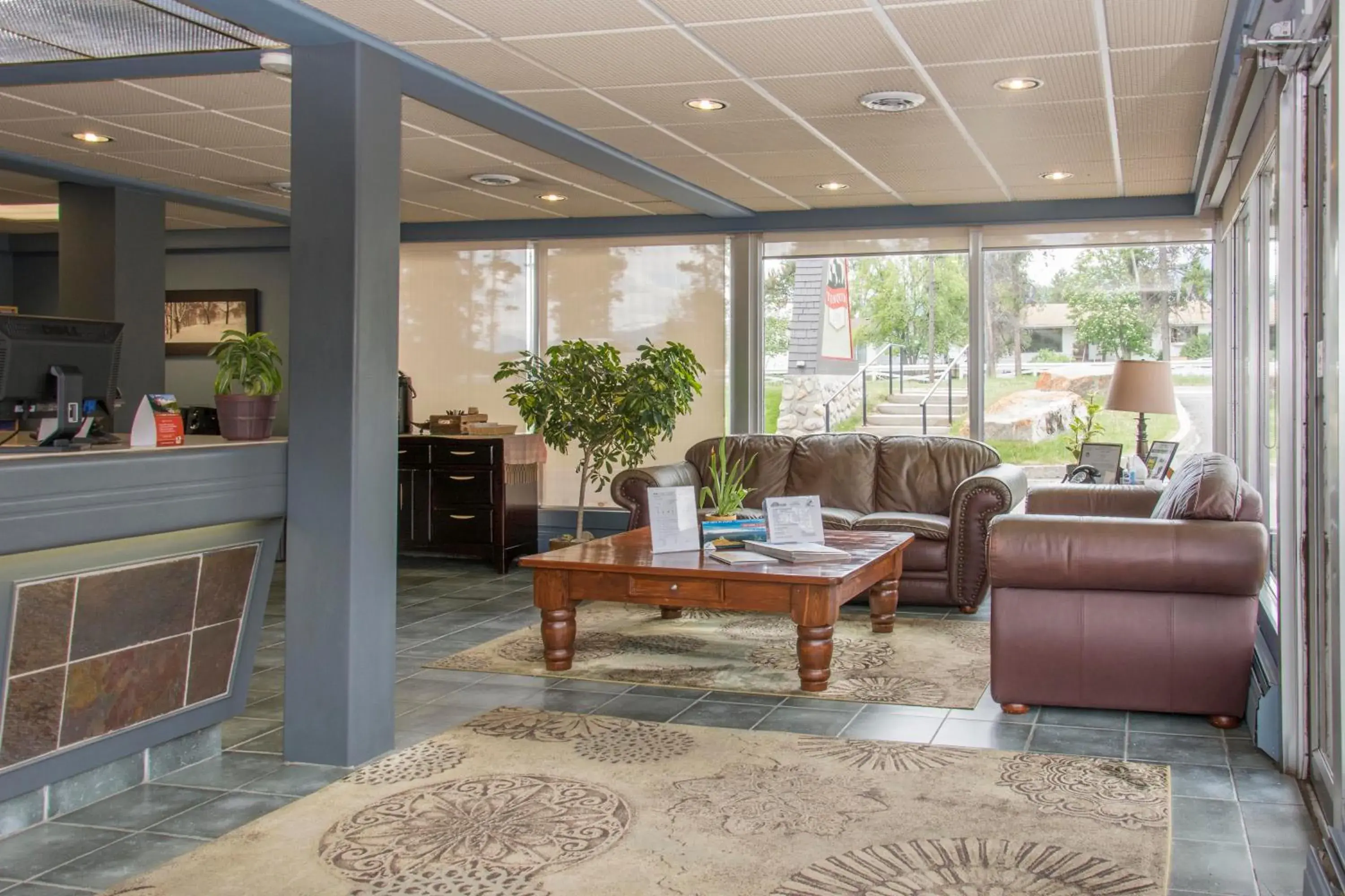 Lobby or reception in Tonquin Inn Lobby or reception in Tonquin Inn