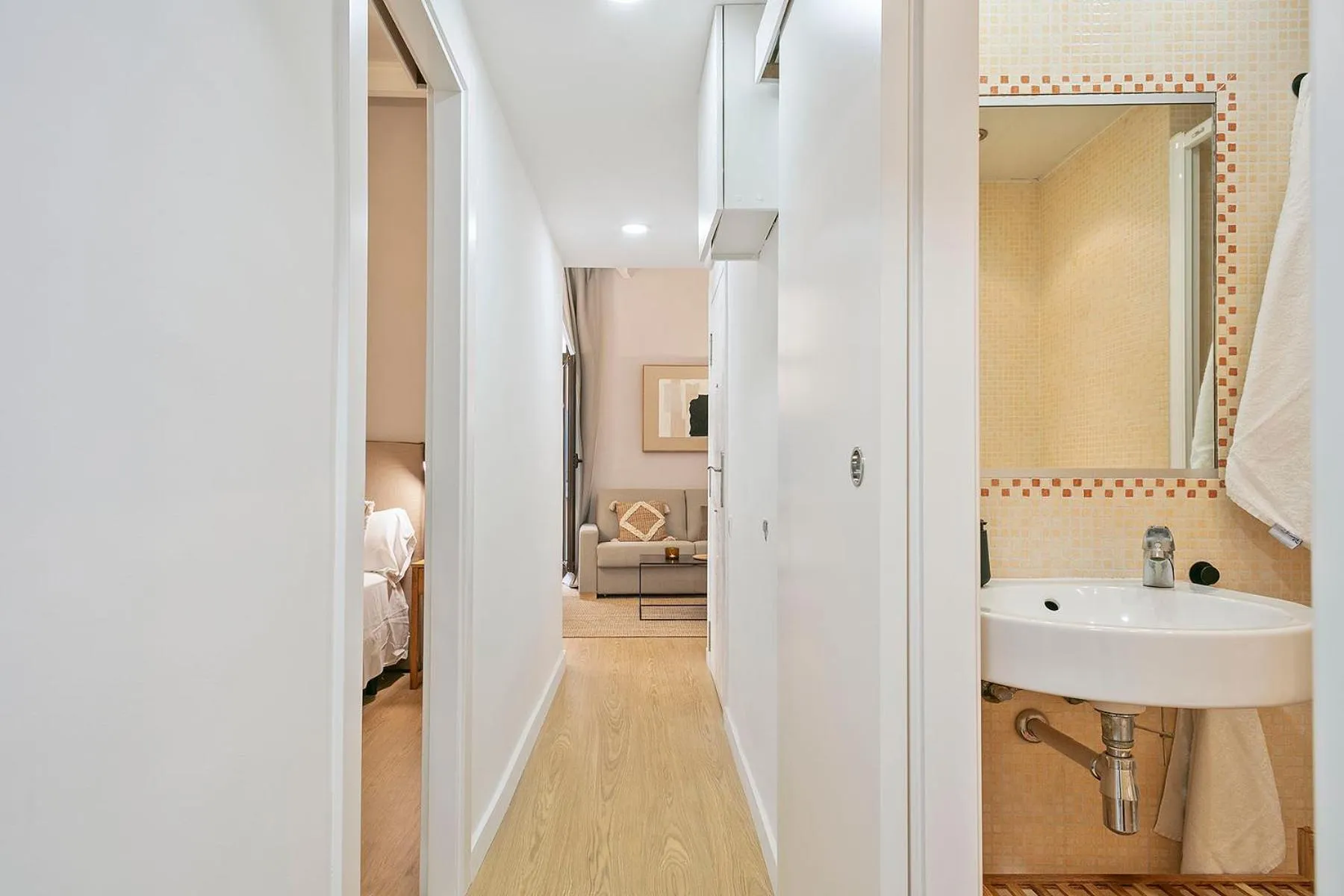 Photo of the whole room, Bed in Citytrip Palau de la Música