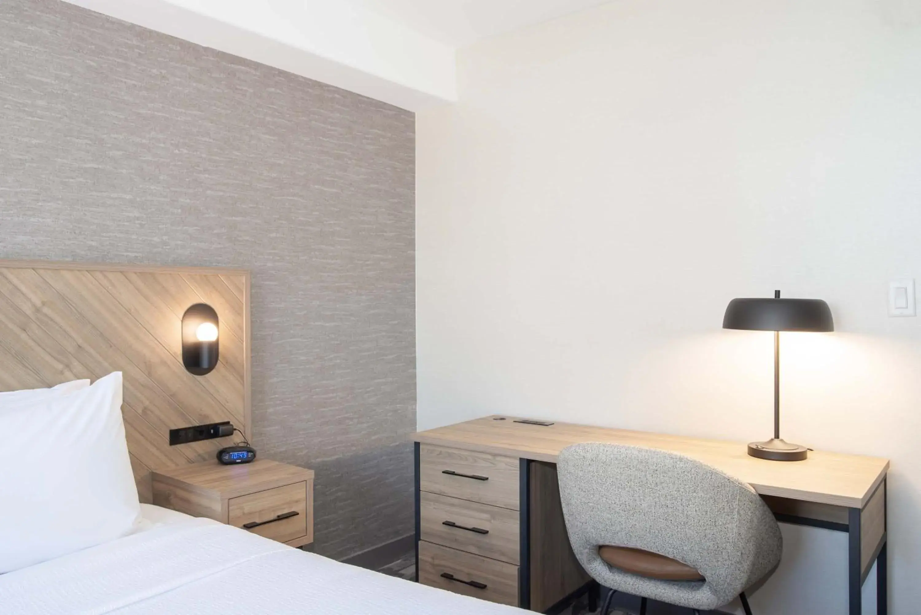 Photo of the whole room, Bed in Sandman Hotel & Suites Regina Photo of the whole room, Bed in Sandman Hotel & Suites Regina