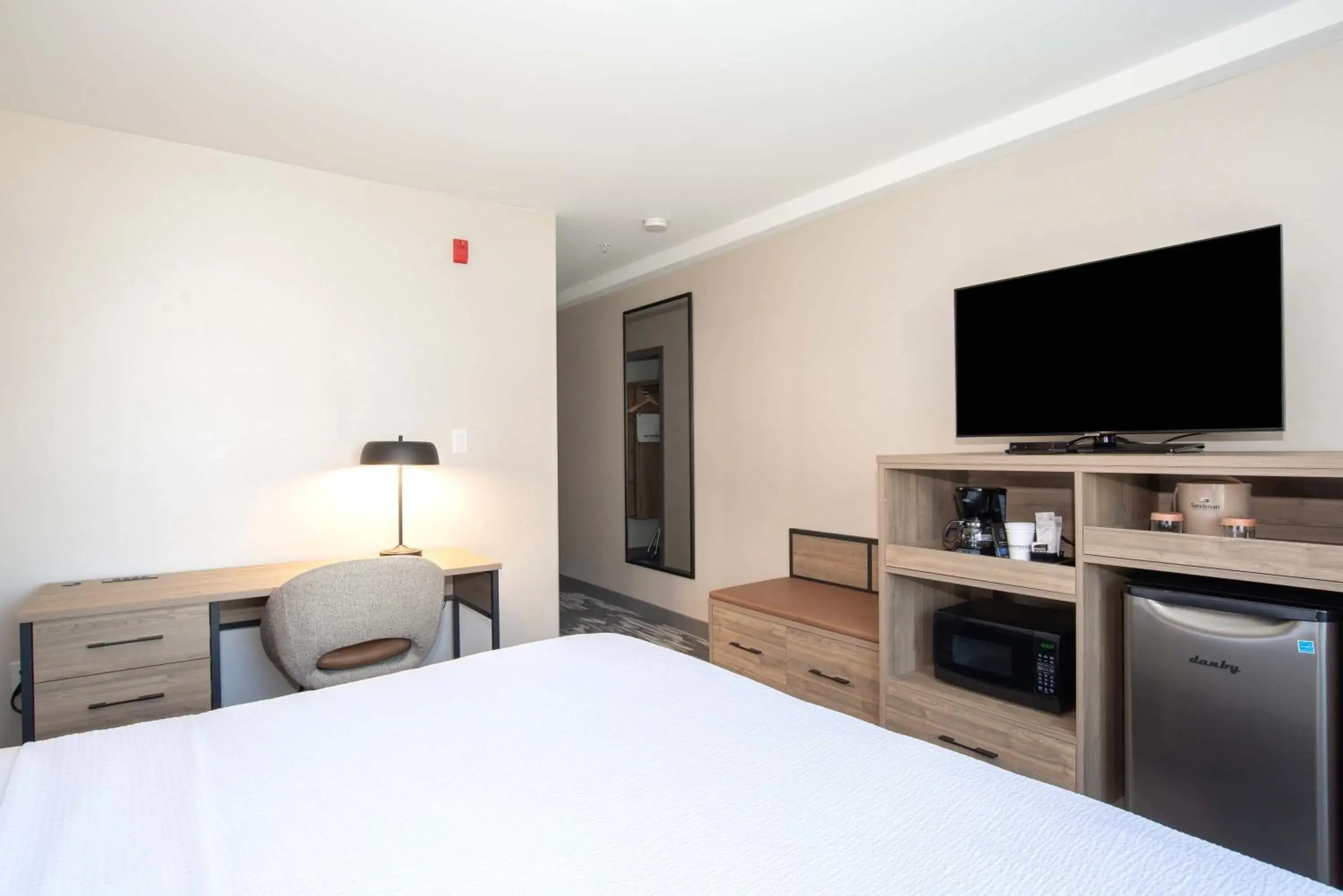 Photo of the whole room, Bed in Sandman Hotel & Suites Regina Photo of the whole room, Bed in Sandman Hotel & Suites Regina