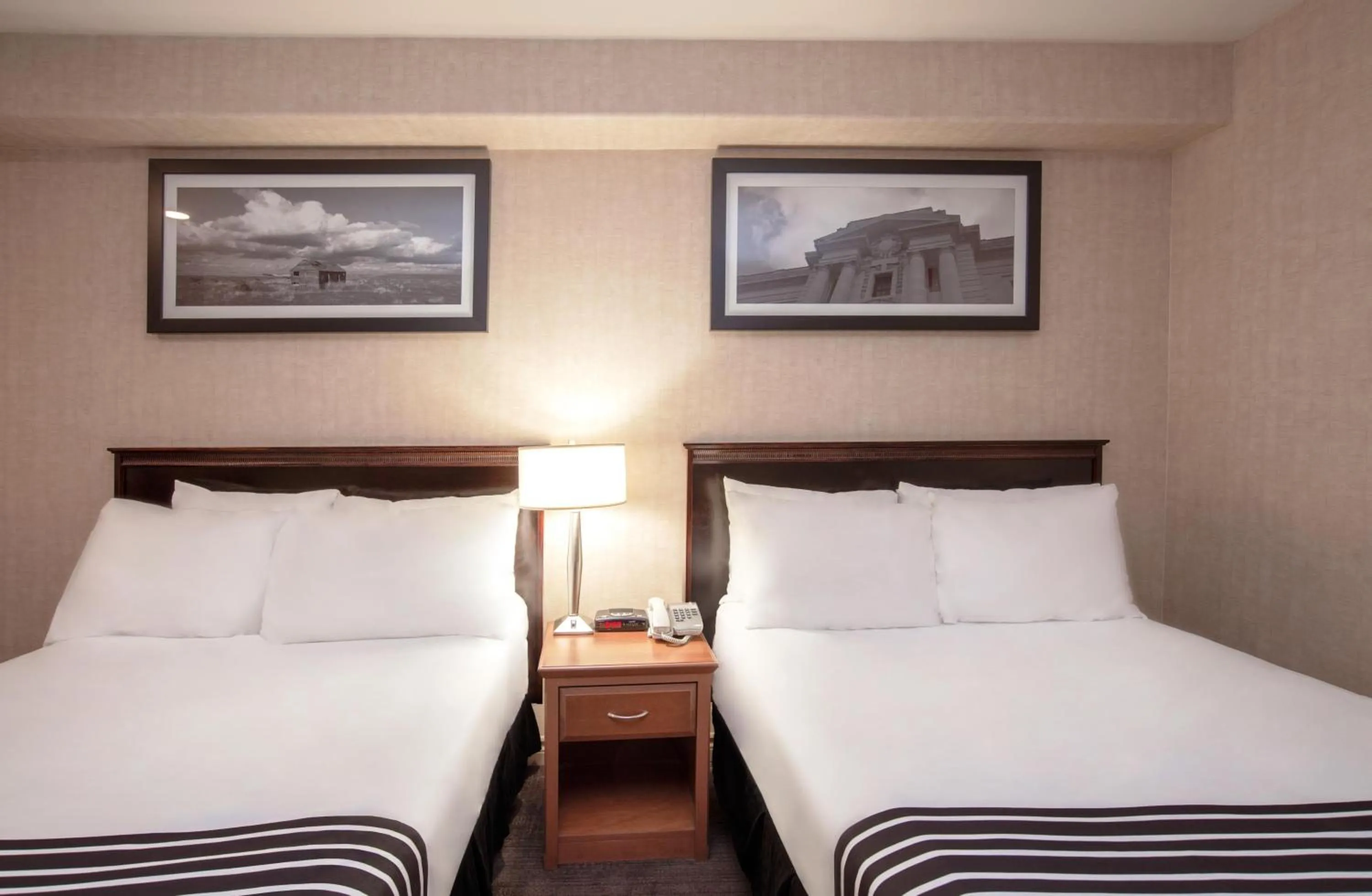 Photo of the whole room, Bed in Sandman Hotel & Suites Regina