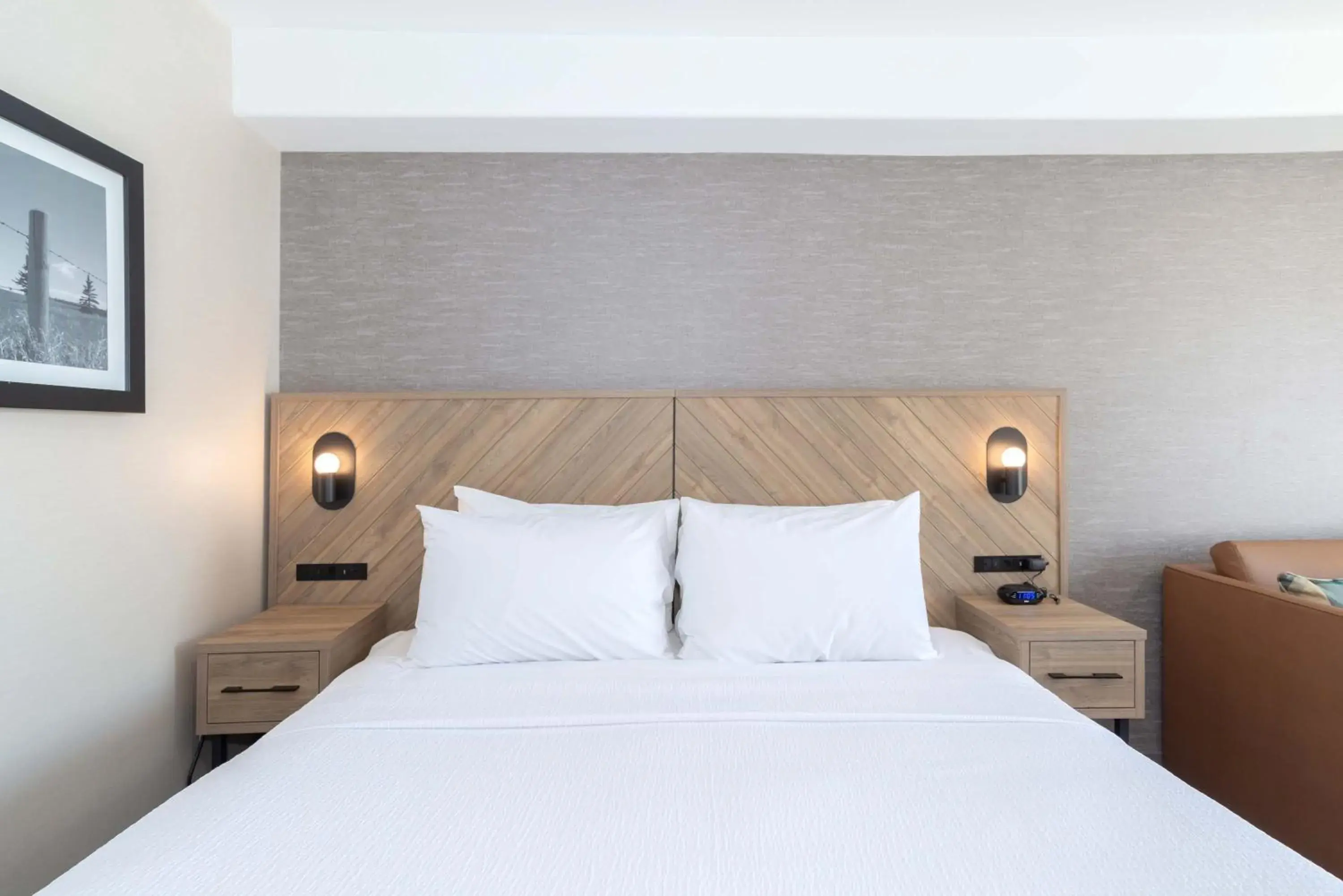 Photo of the whole room, Bed in Sandman Hotel & Suites Regina Photo of the whole room, Bed in Sandman Hotel & Suites Regina