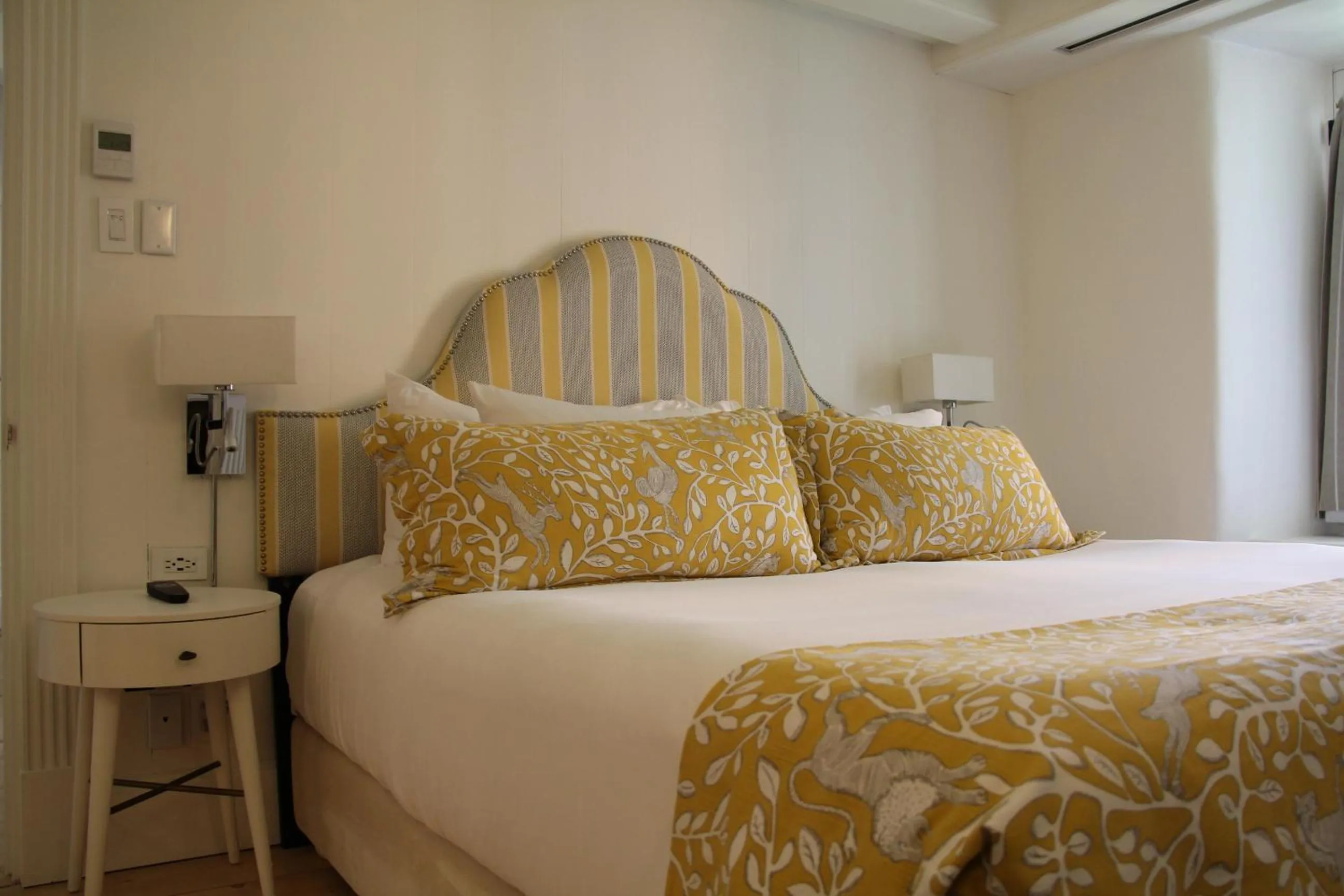 Bedroom, Bed in Auberge Saint-Antoine