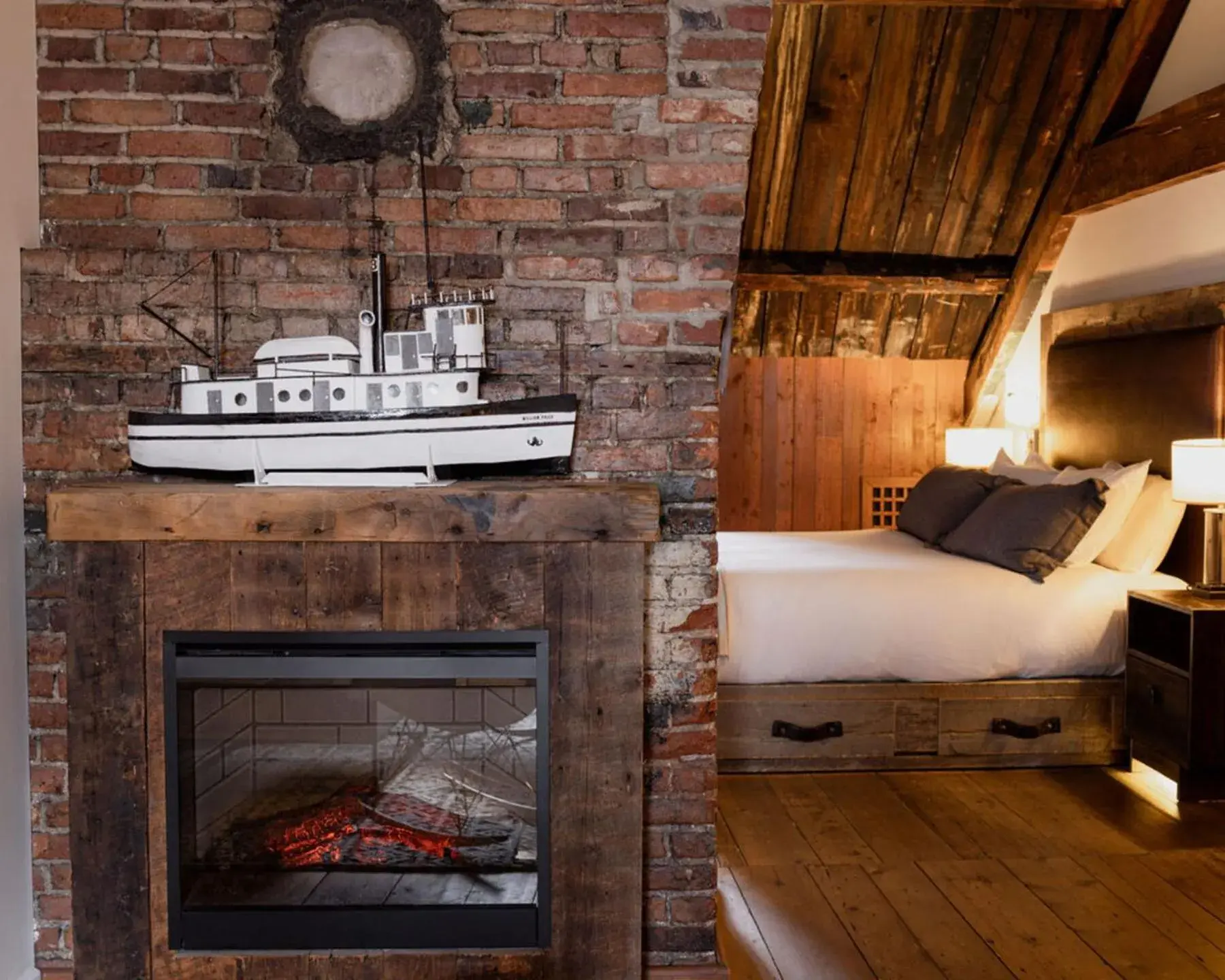 Bedroom in Auberge Saint-Antoine Bedroom in Auberge Saint-Antoine