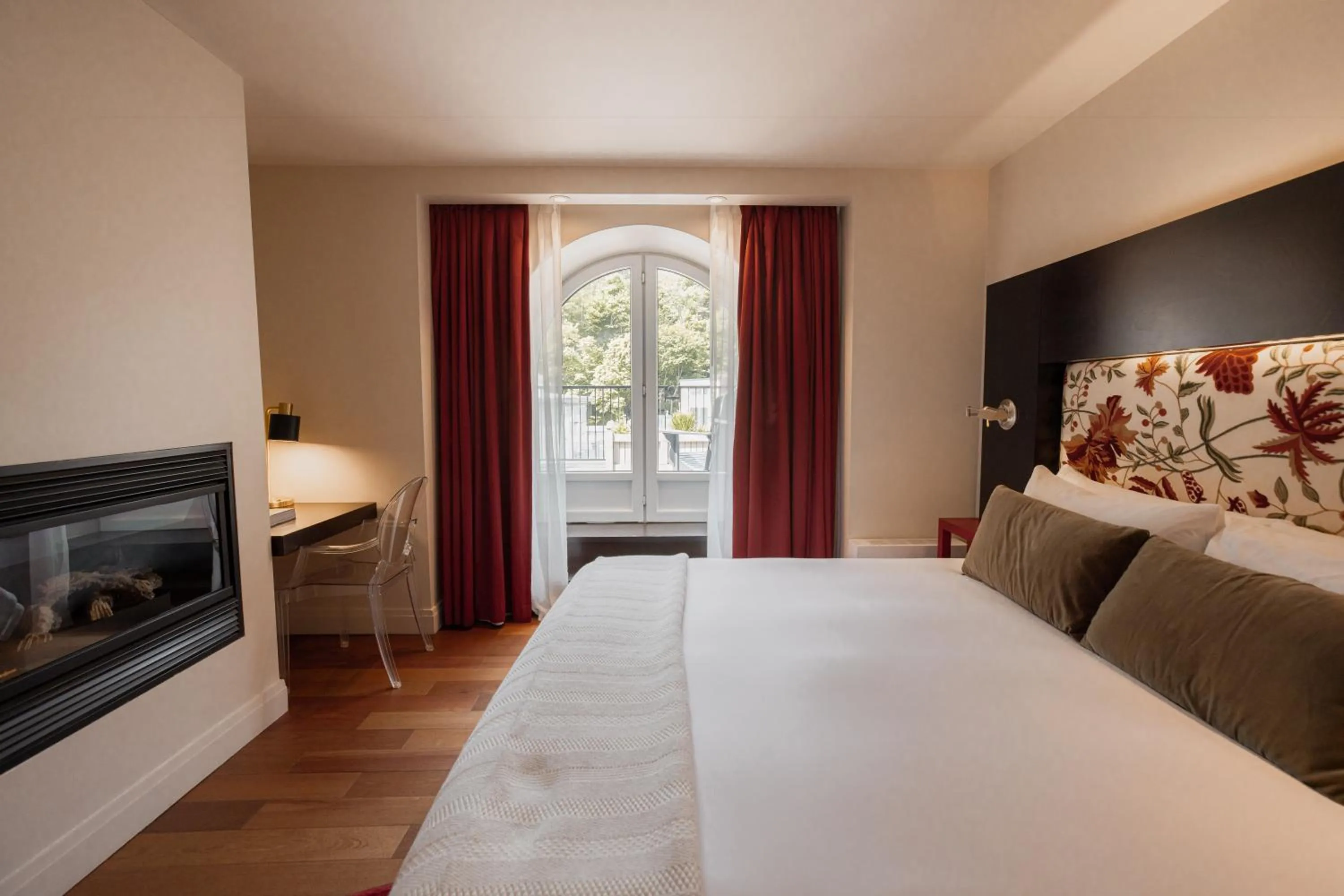 Bedroom, Bed in Auberge Saint-Antoine