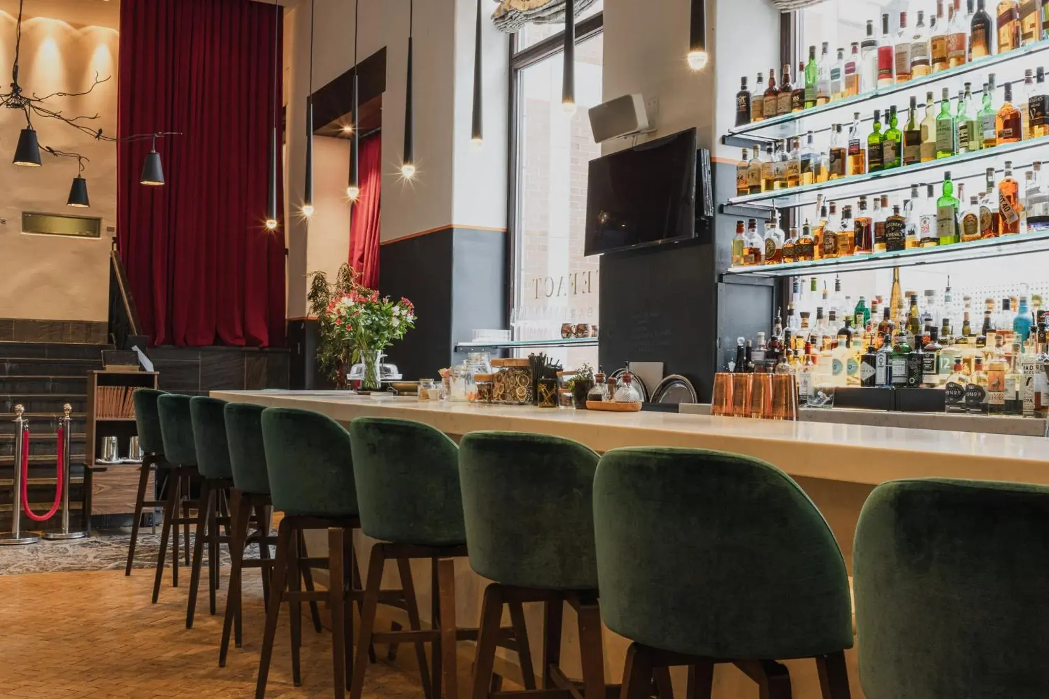 Lounge or bar in Auberge Saint-Antoine Lounge or bar in Auberge Saint-Antoine