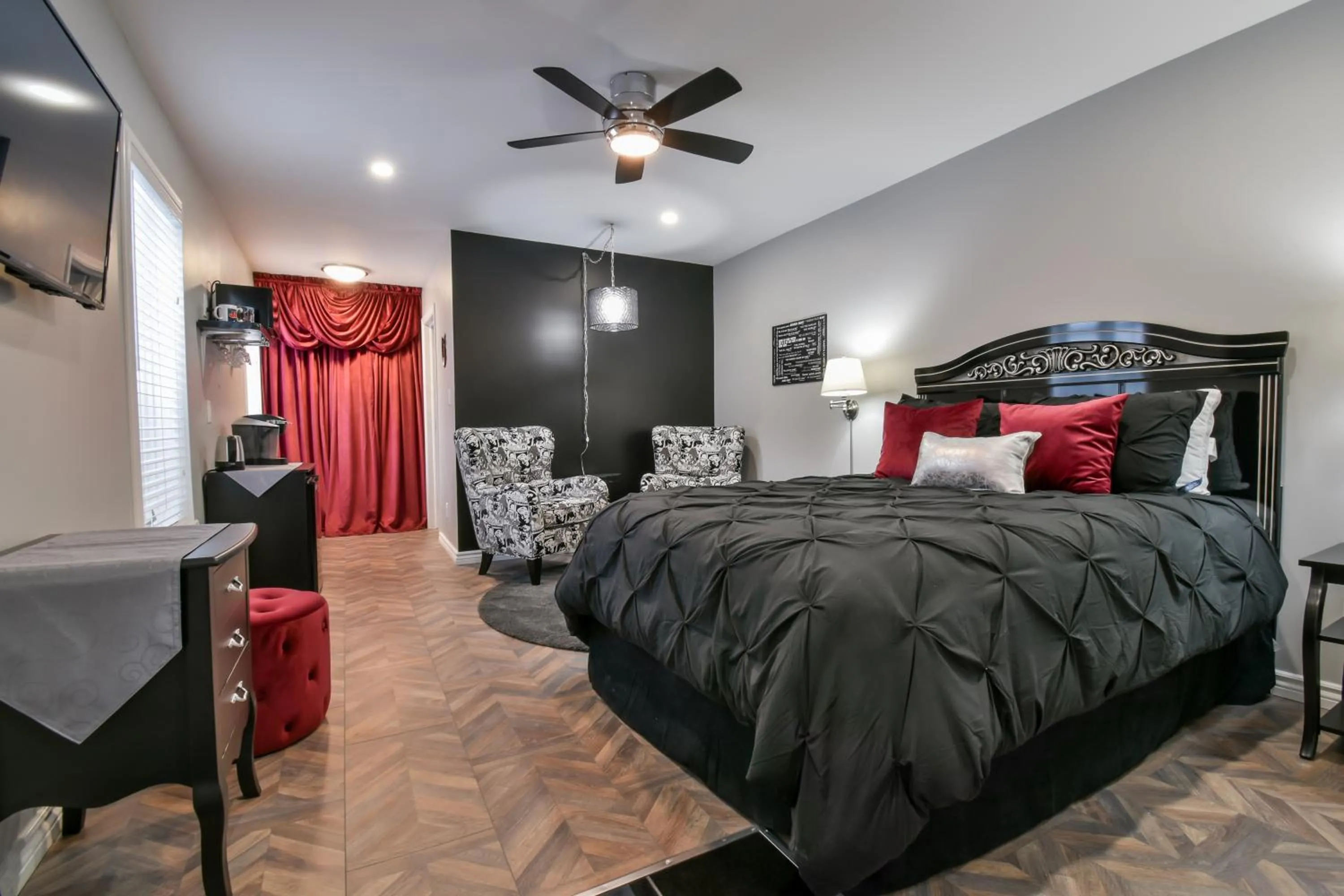 Deluxe Queen Suite in The Village Suites