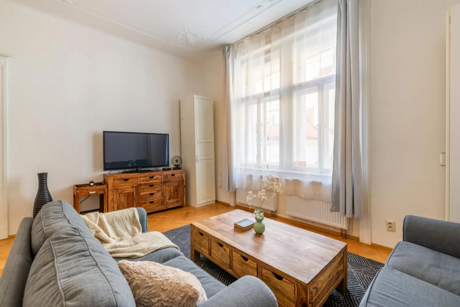 TV and multimedia in Old Town Square Apartments