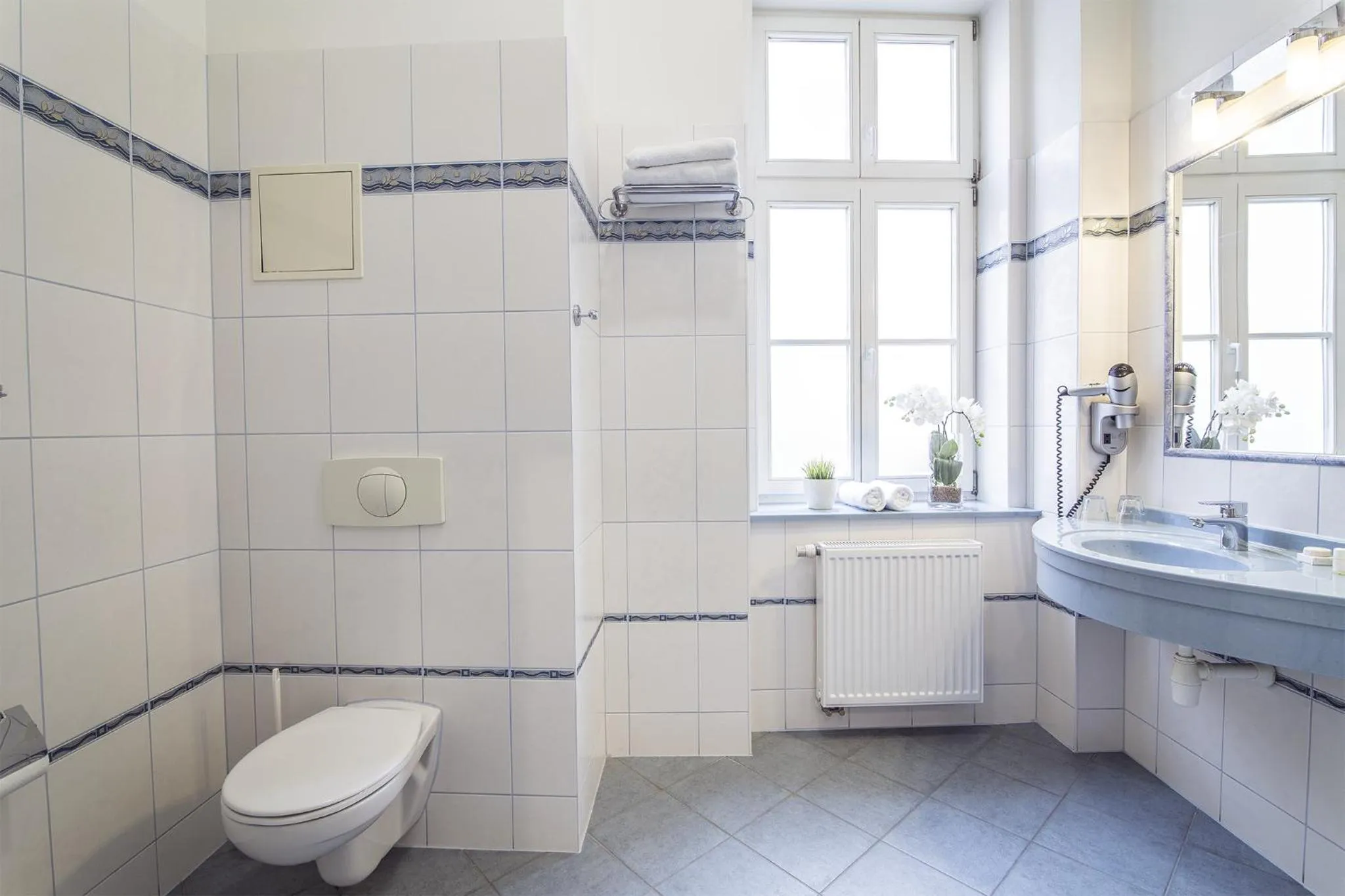 Shower in Hotel Ontario