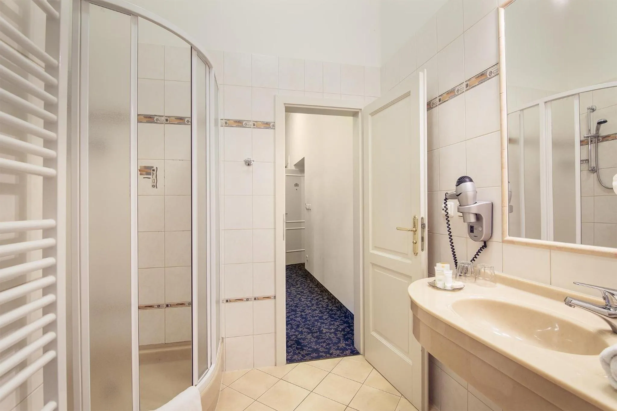 Bathroom in Hotel Ontario