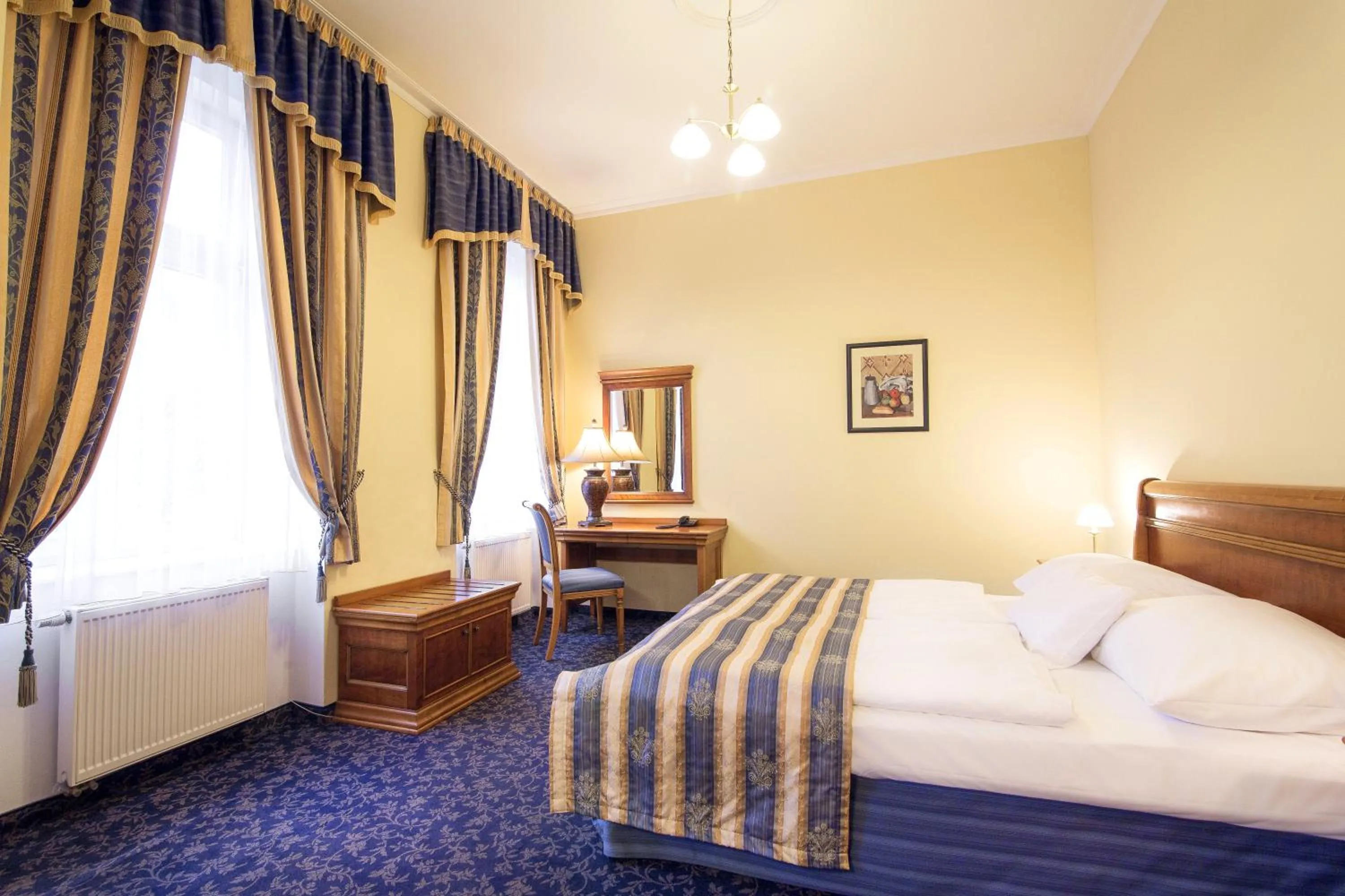 Bed in Hotel Ontario