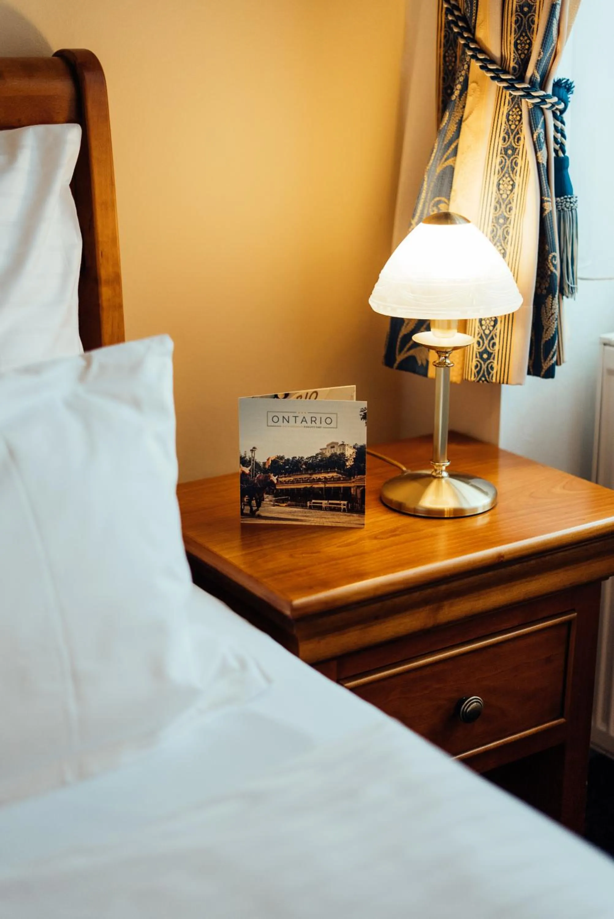 Bed in Hotel Ontario