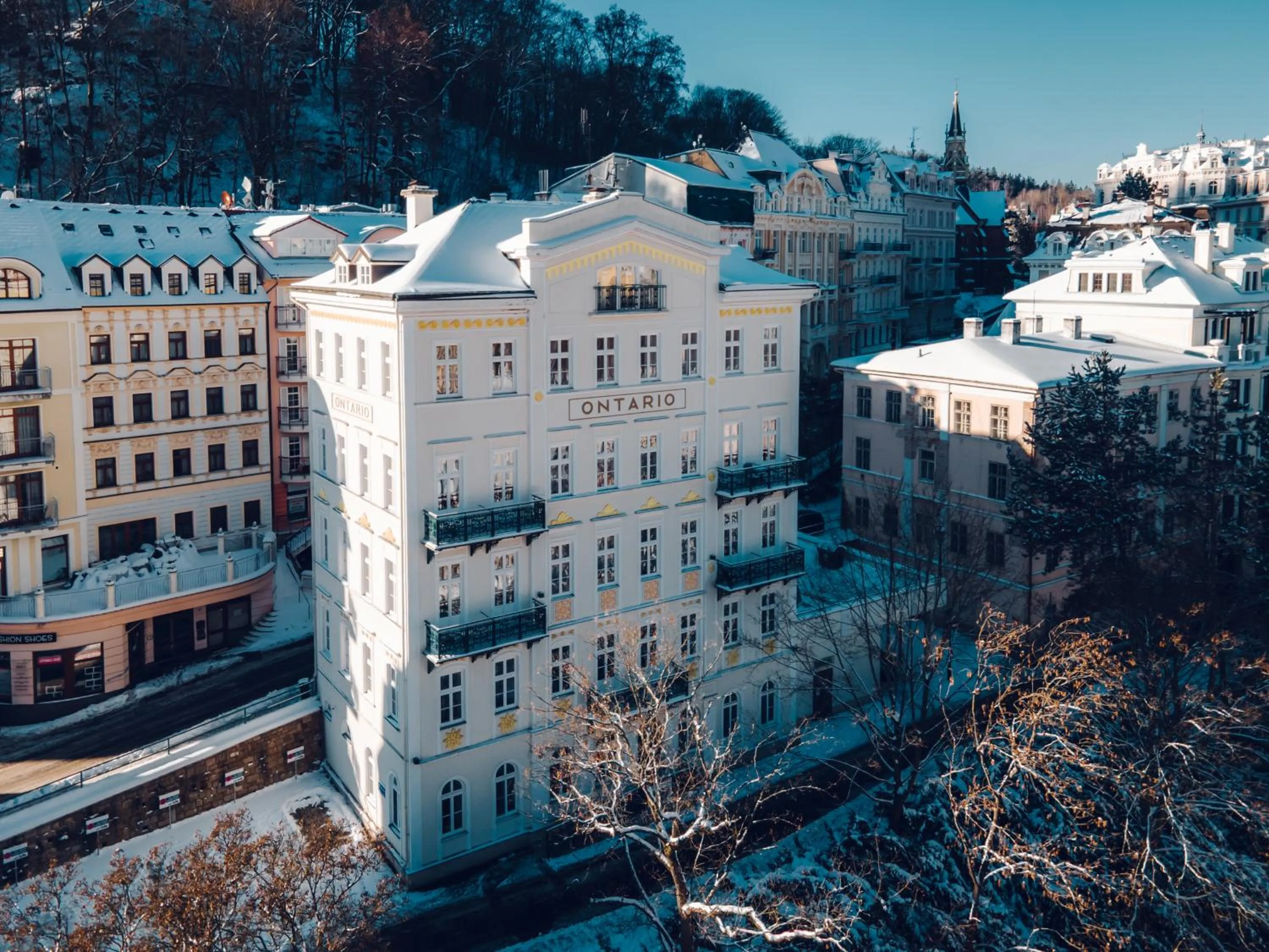 Property building in Hotel Ontario