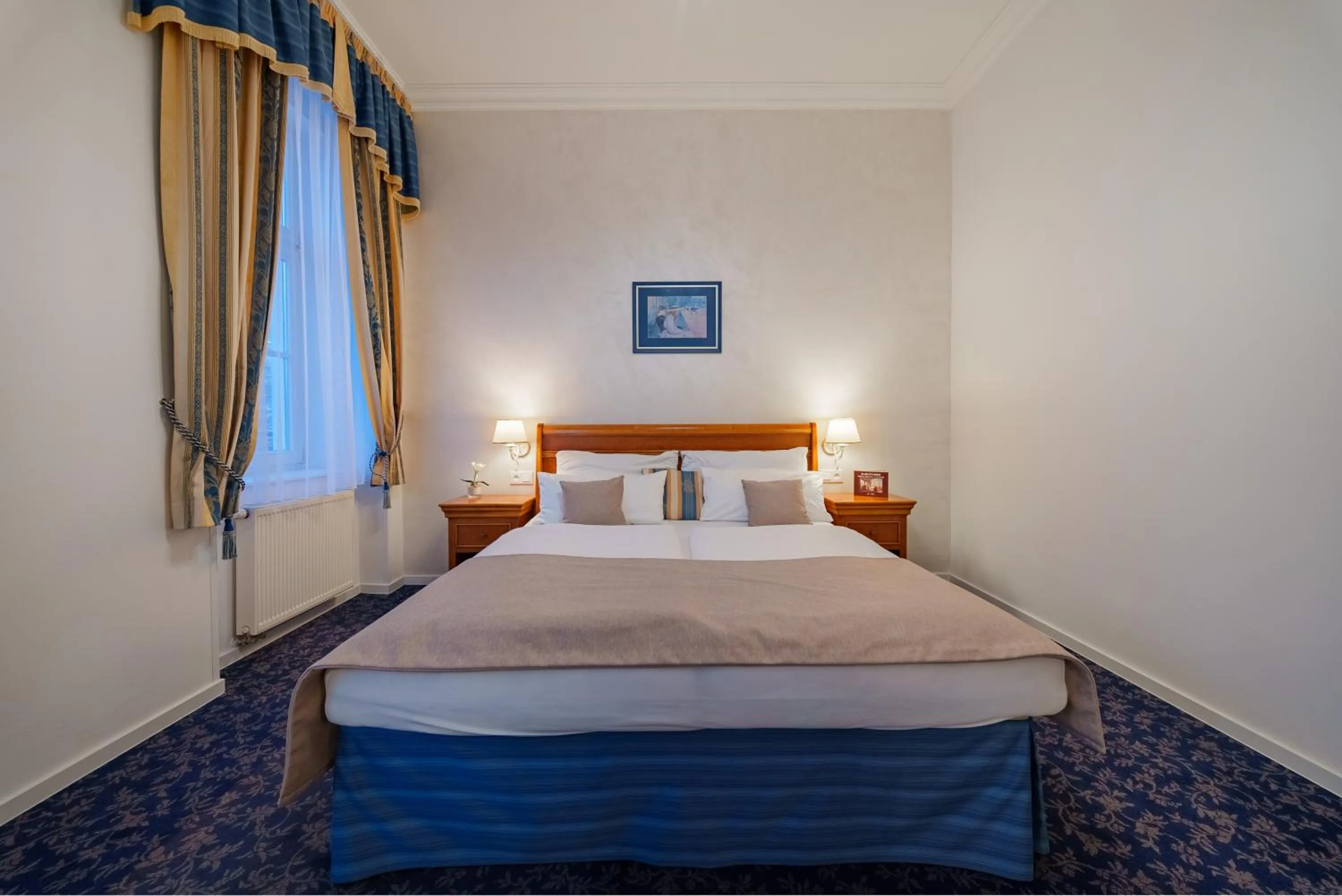 Bed in Hotel Ontario